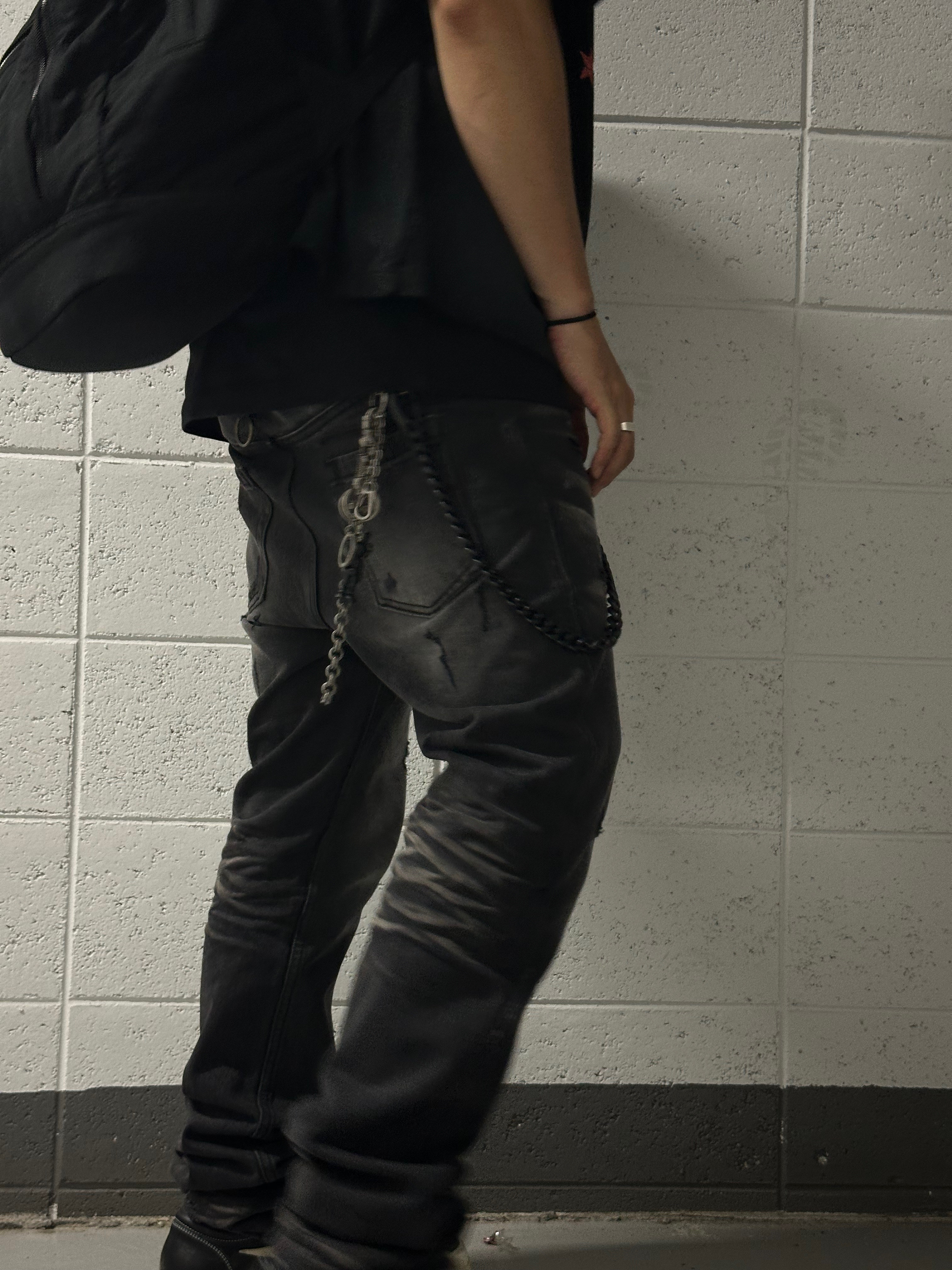 Rick Owens Vintage Sneakers in Full Grain Calf Leather And Velour Suede Black Milk Milk, Farfromwhat Far Zipper Ripstop Backpack Black 착용 스타일 - 6