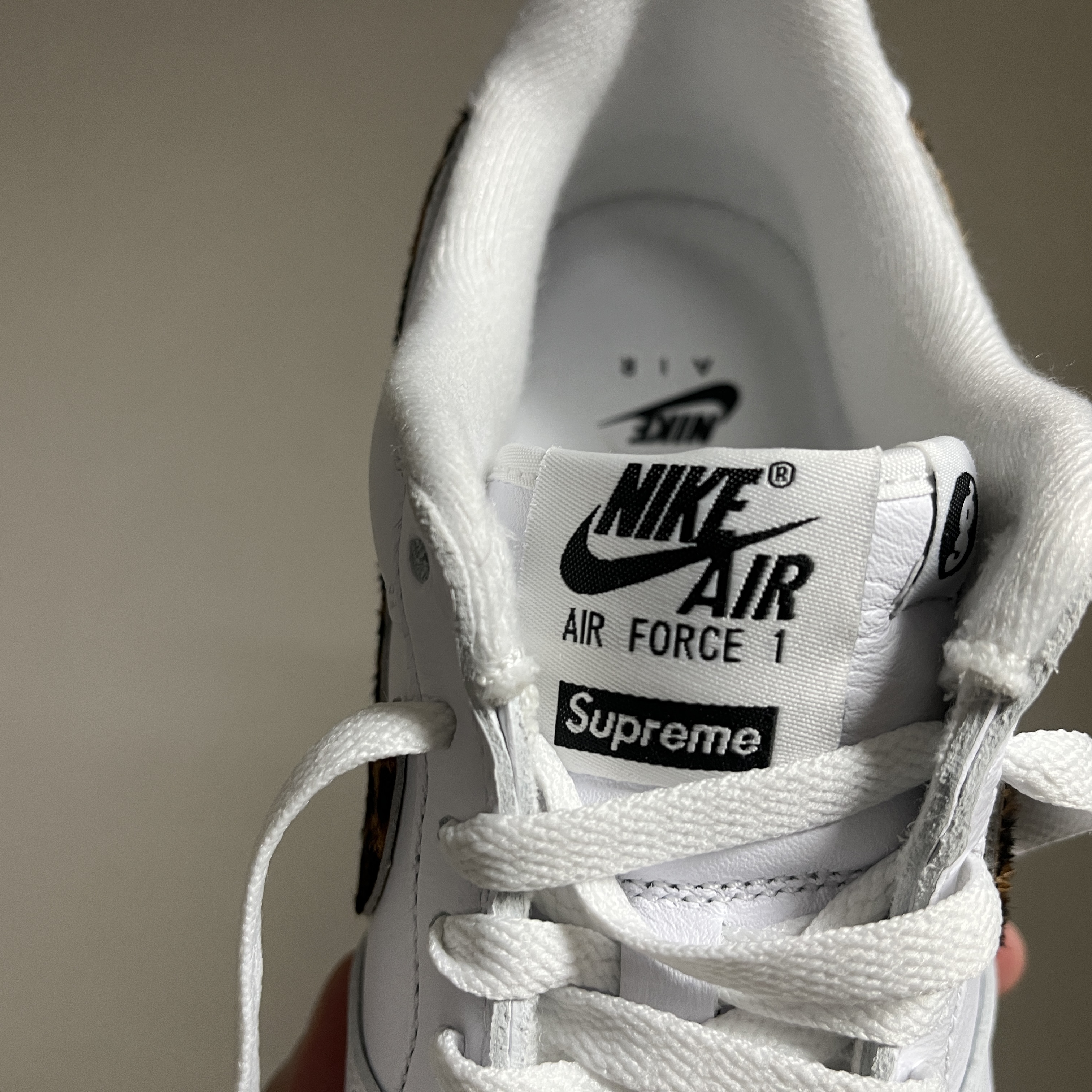 Nike x Supreme x GOODENOUGH Air Force 1 Low White - 25SS 착용 스타일 - 4
