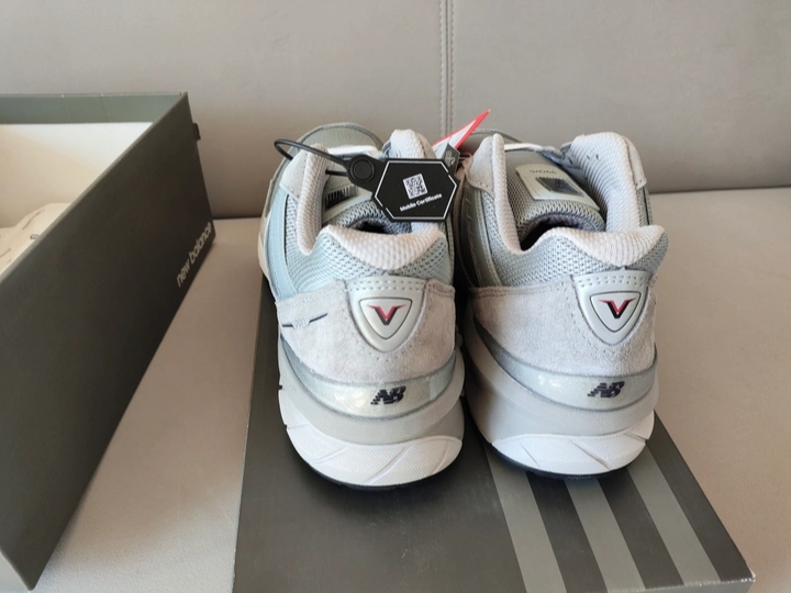 New Balance 990v5 Made in USA Grey - D Standard 착용 스타일 - 2
