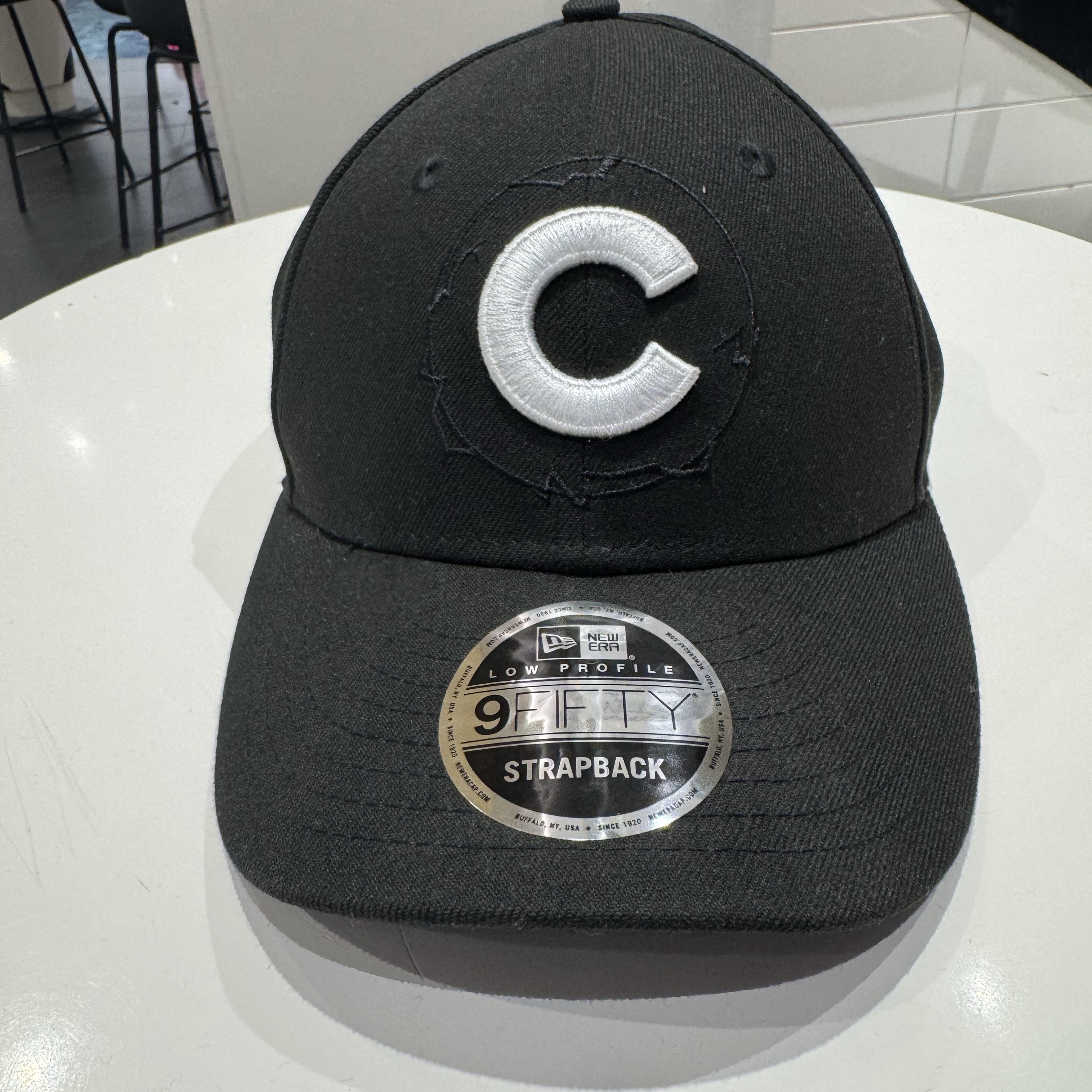 New Era MLB  x Beams Tokyo Series 2025 9Fifty Chicago Cubs Cap Black 착용 스타일