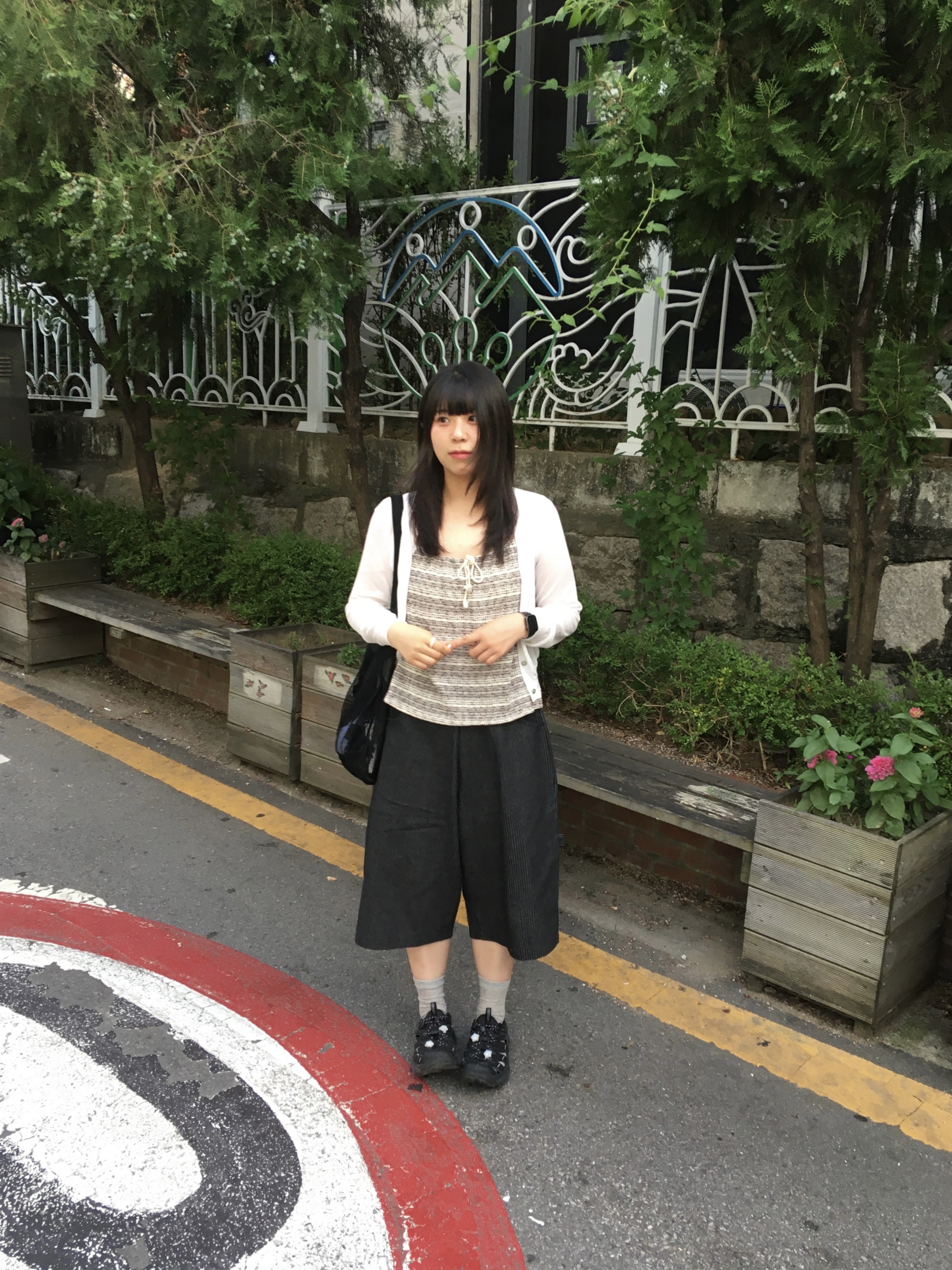 Safarispot Ultimate Dot Mesh Bag Black, SLOW RECORD HOUSE Carpenter Bermuda Stripe Wide Denim Pants Black 착용 스타일
