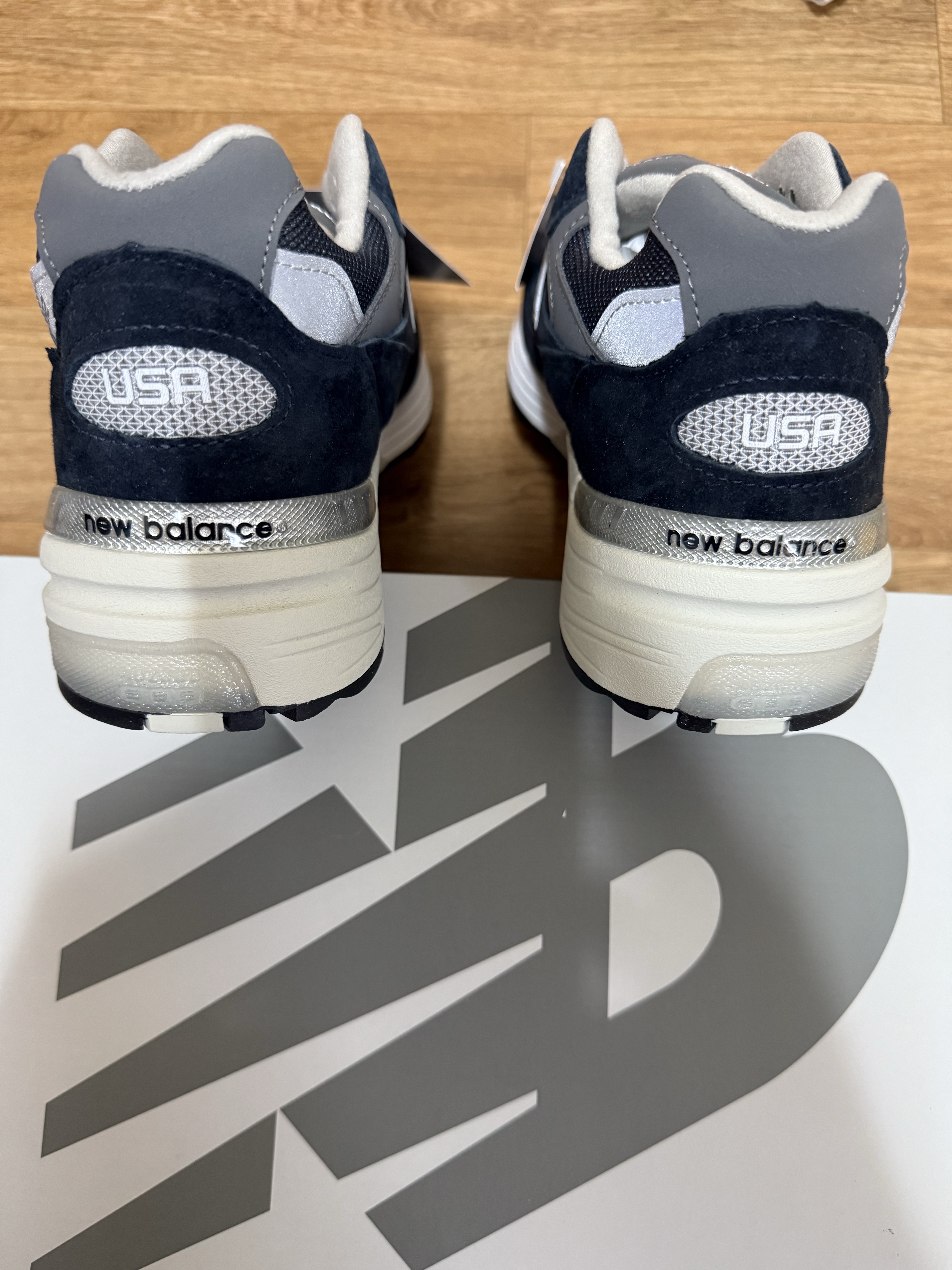 New Balance 992 Made in USA Core Navy 착용 스타일 - 4