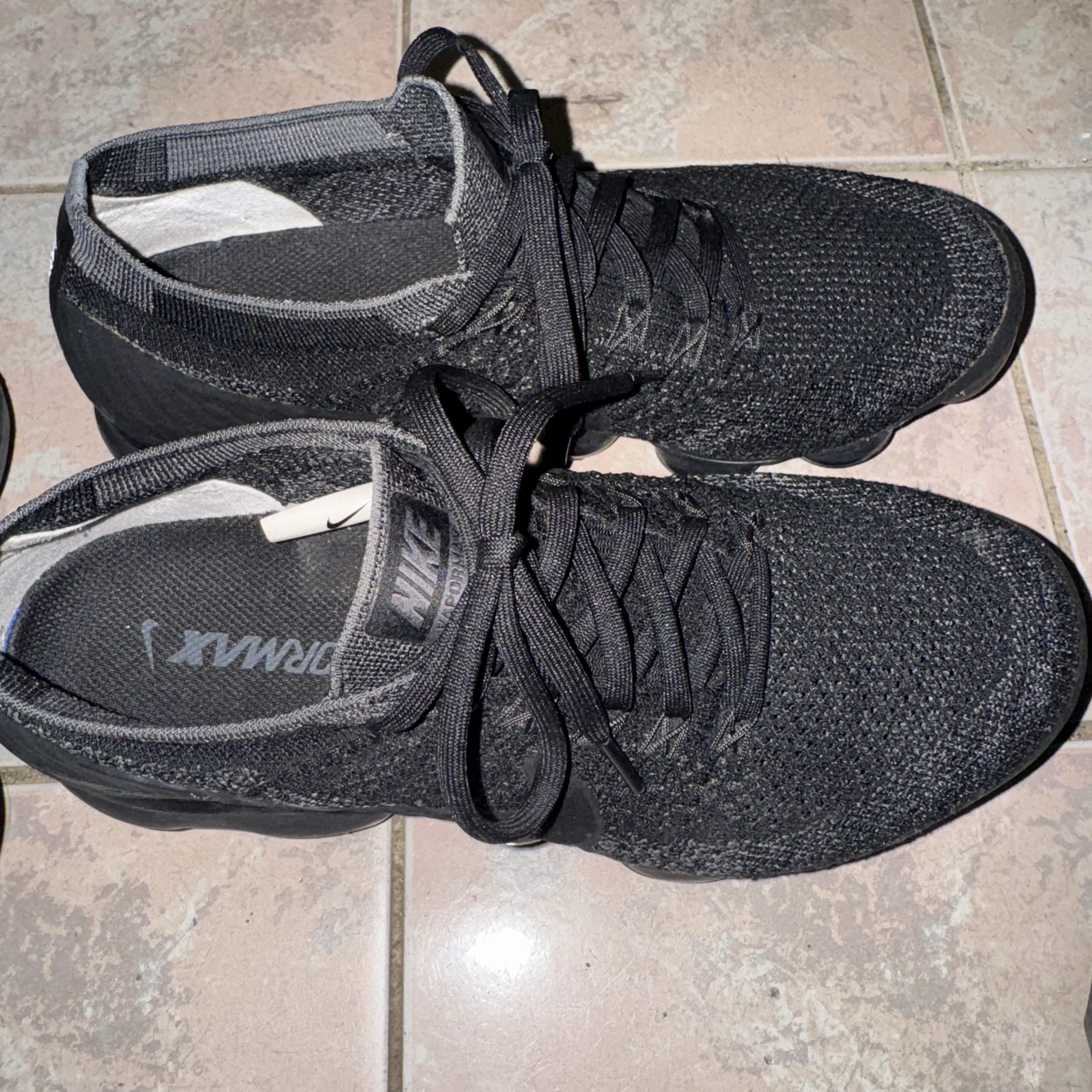 Nike Air Vapormax Flyknit Black Dark Grey 착용 스타일 - 1