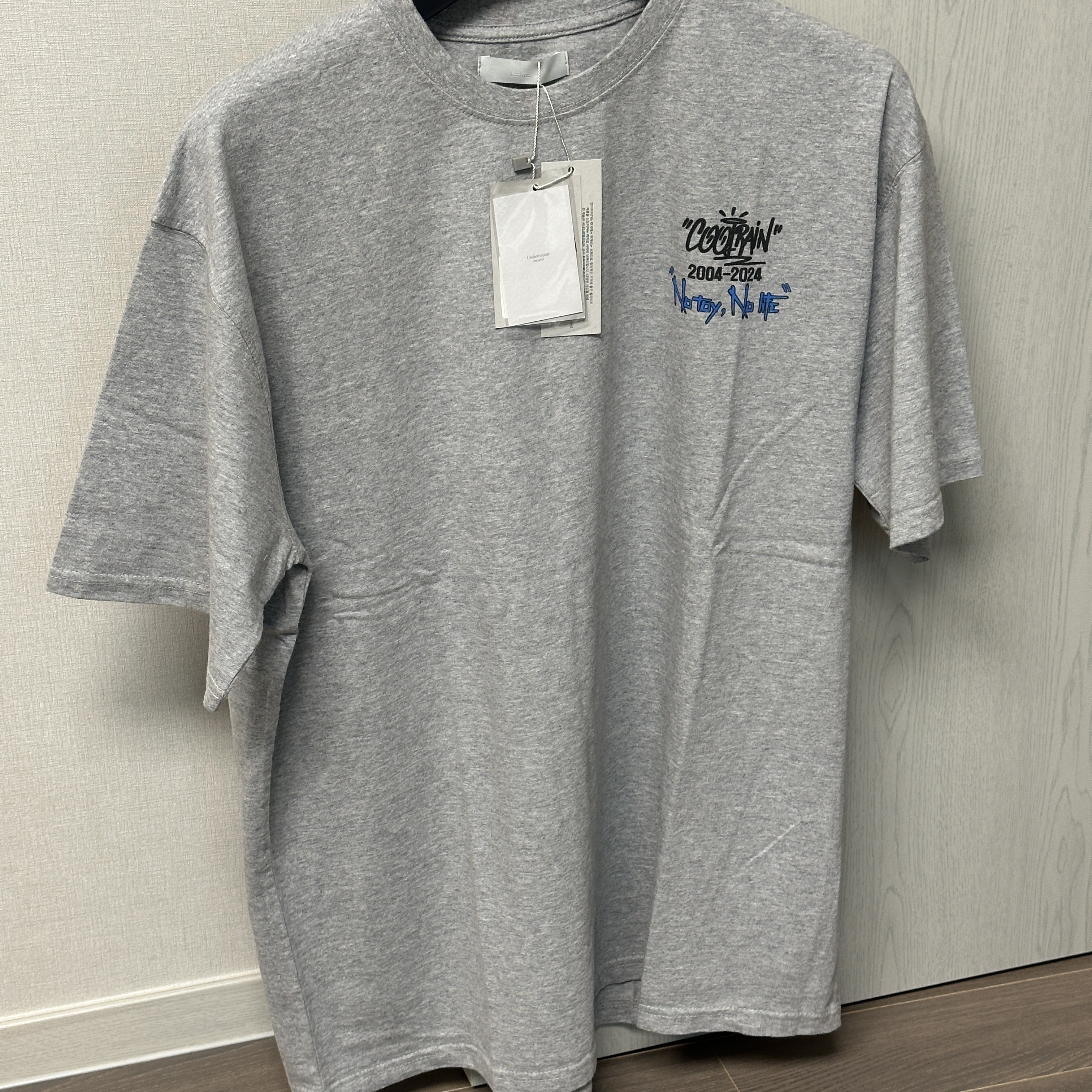 COOLRAIN x Undermycar POC Coolrain T-shirts CR01 Melange Gray 착용 스타일 - 1