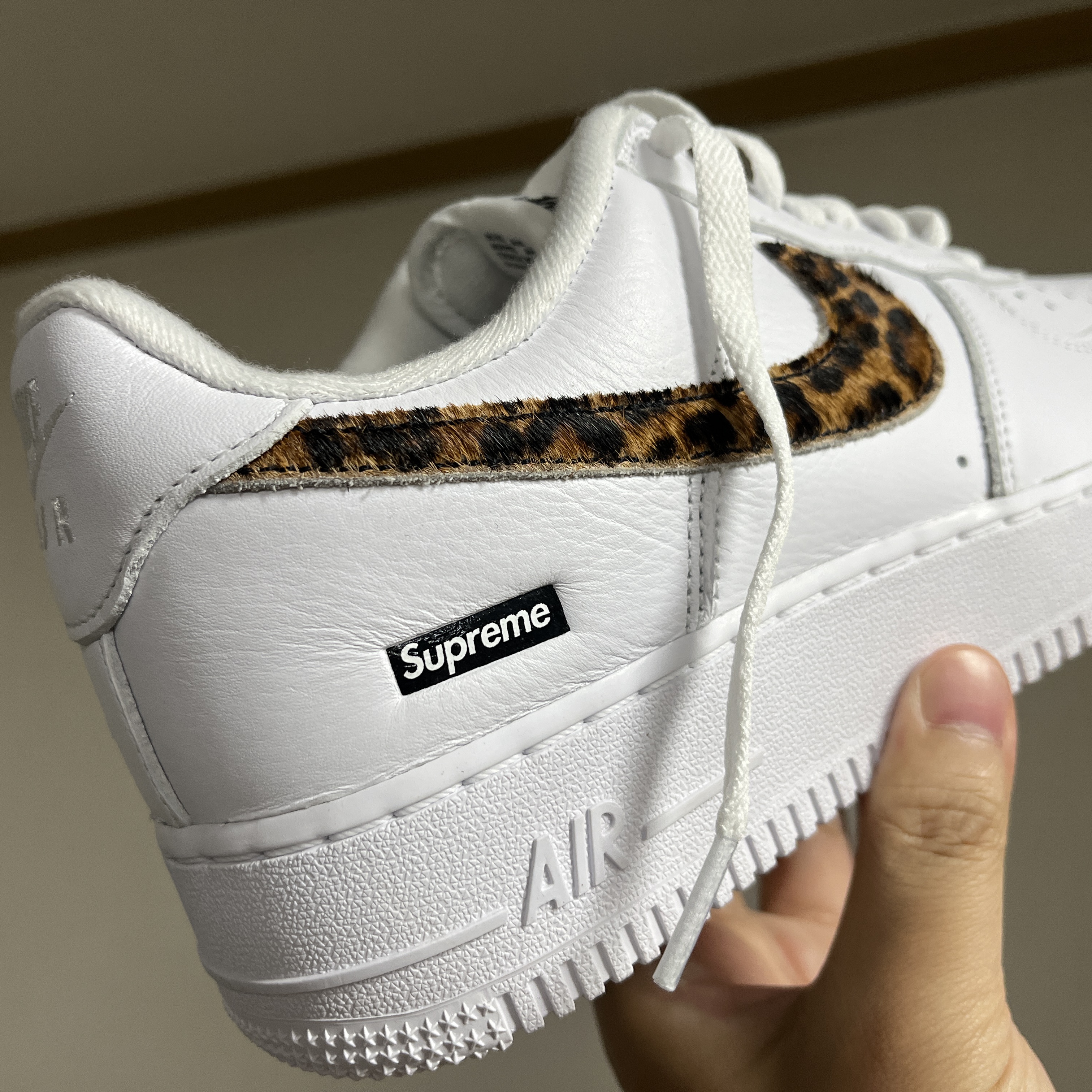 Nike x Supreme x GOODENOUGH Air Force 1 Low White - 25SS 착용 스타일 - 6