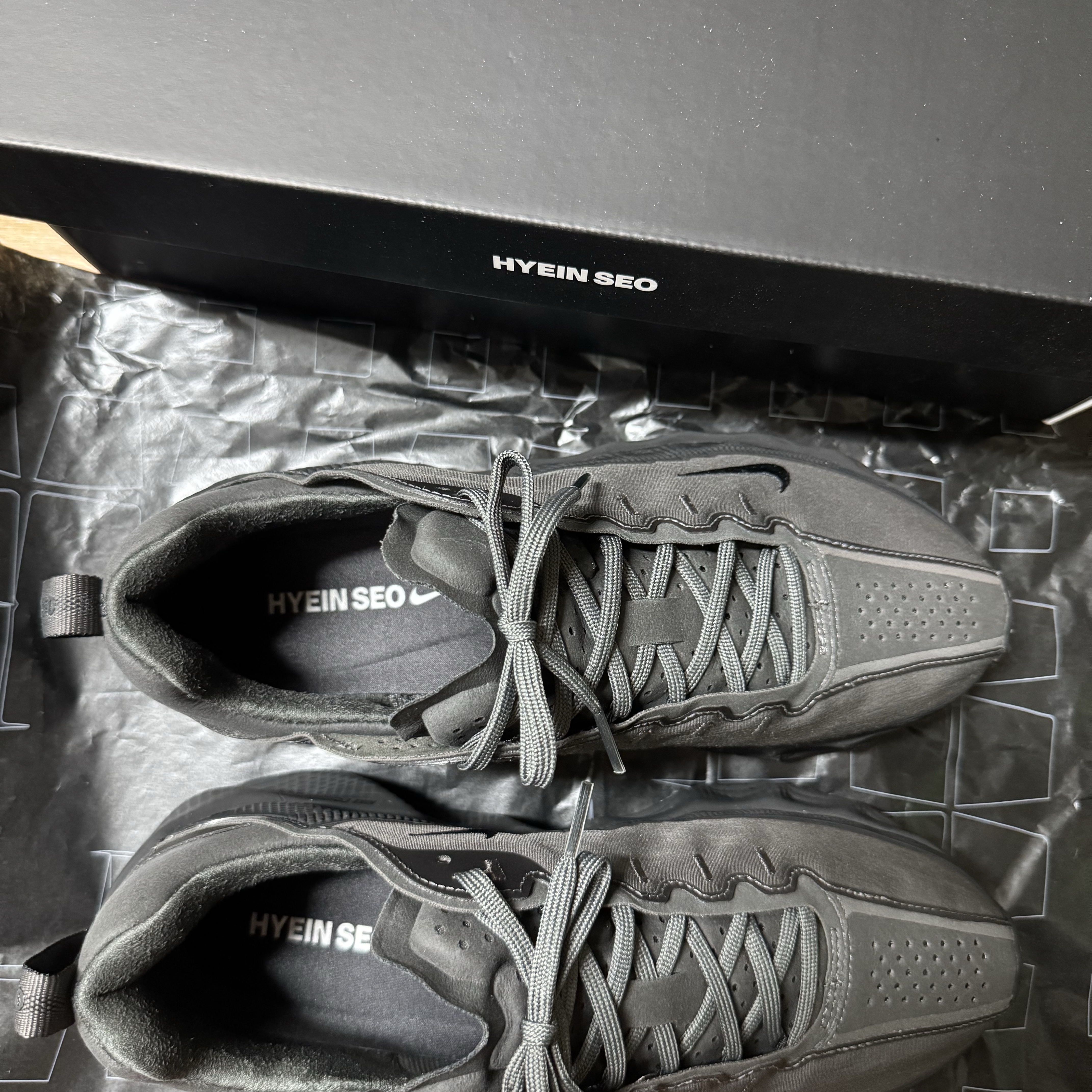 Nike x Hyein Seo Ava Rover Black 착용 스타일