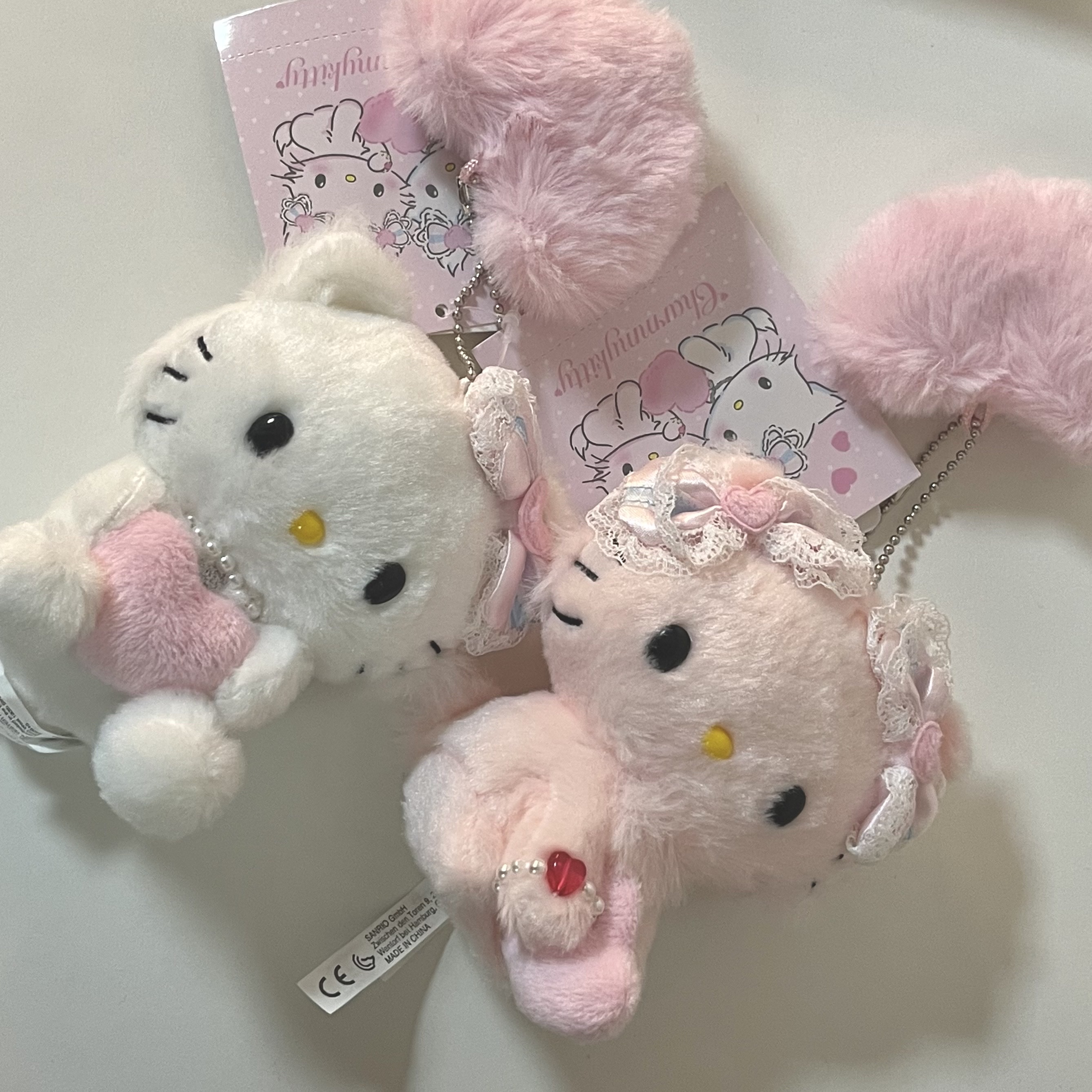 Sanrio Charmmy Kitty Heisei Fluffy Heart Mascot Holder 착용 스타일 - 1