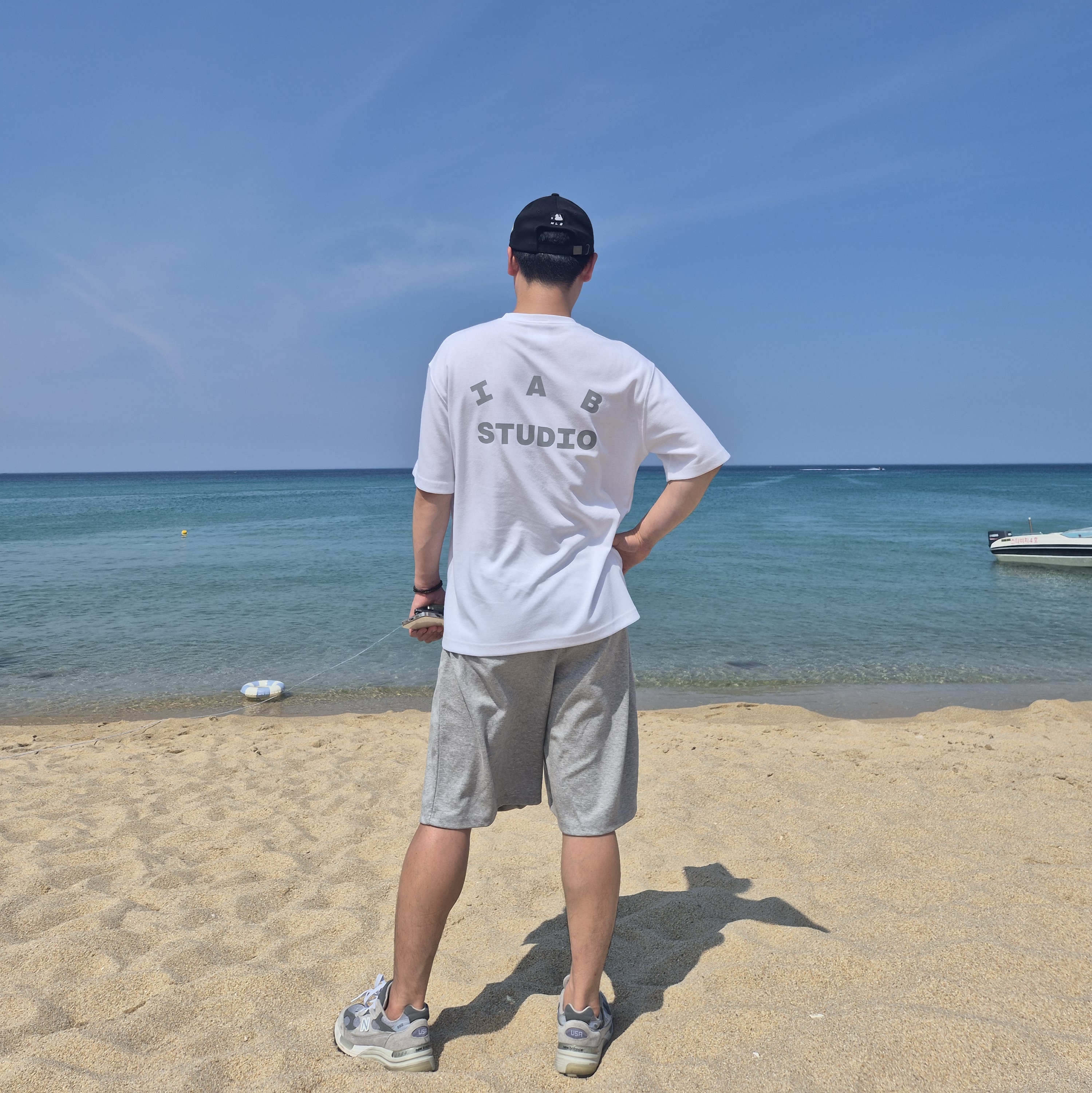IAB Studio T-Shirt White Gray, New Balance 992 Made in USA Grey - D Standard 착용 스타일
