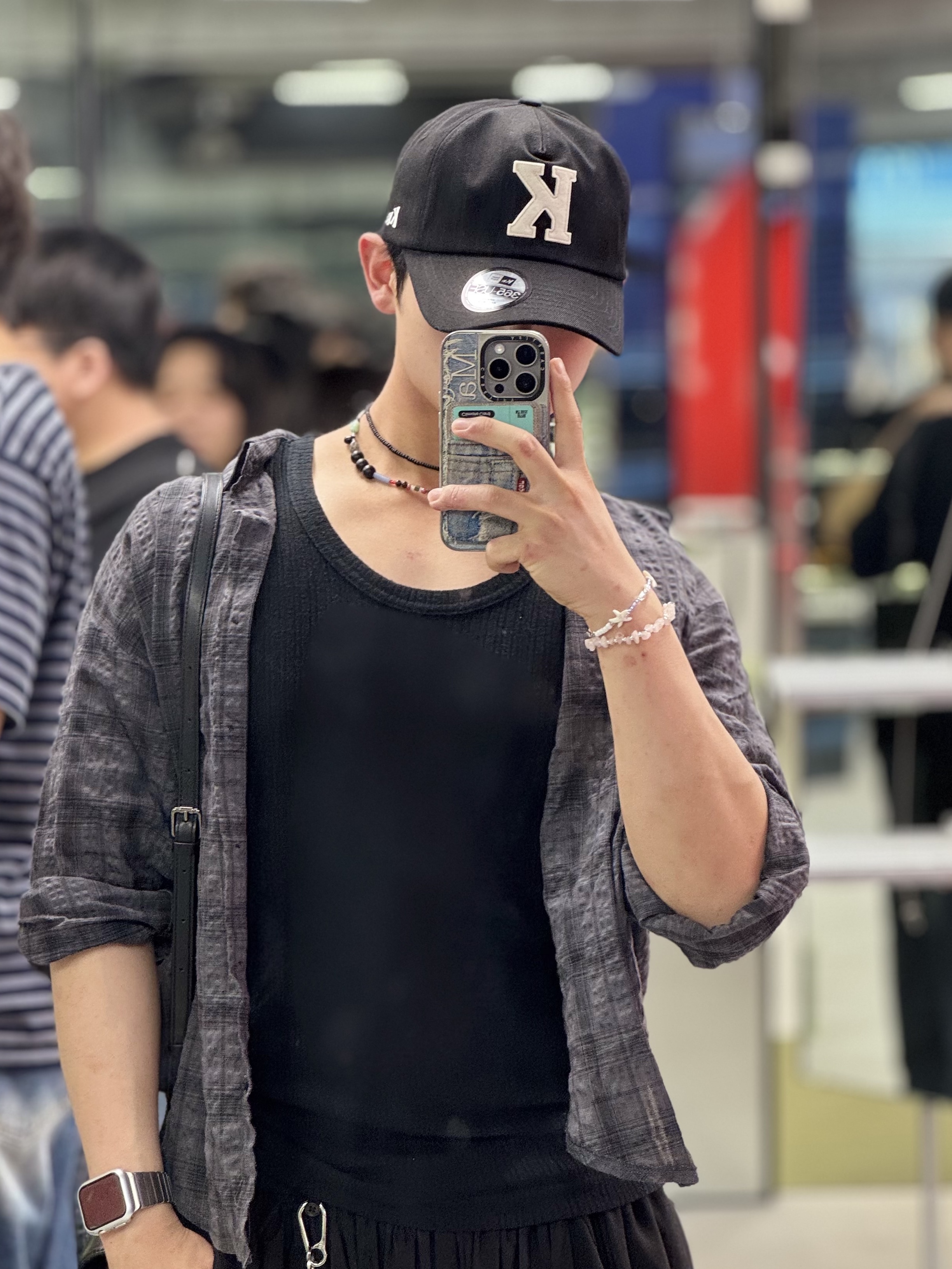 [KREAM 단독] Kamien x KOIN SEOUL K Logo Ball Cap Black 착용 스타일 - 1