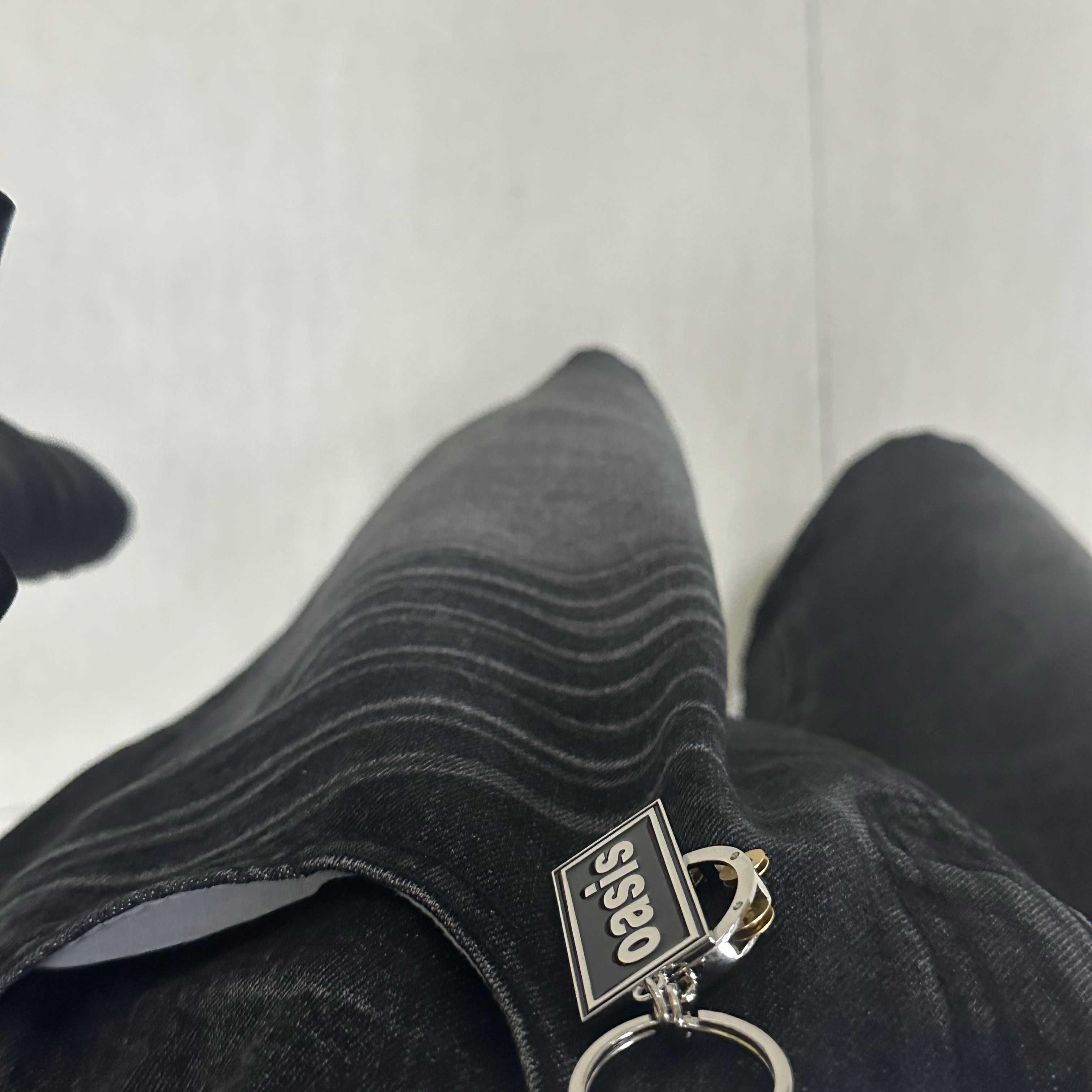 Noice x Oasis Tambourin Keyring Silver 착용 스타일