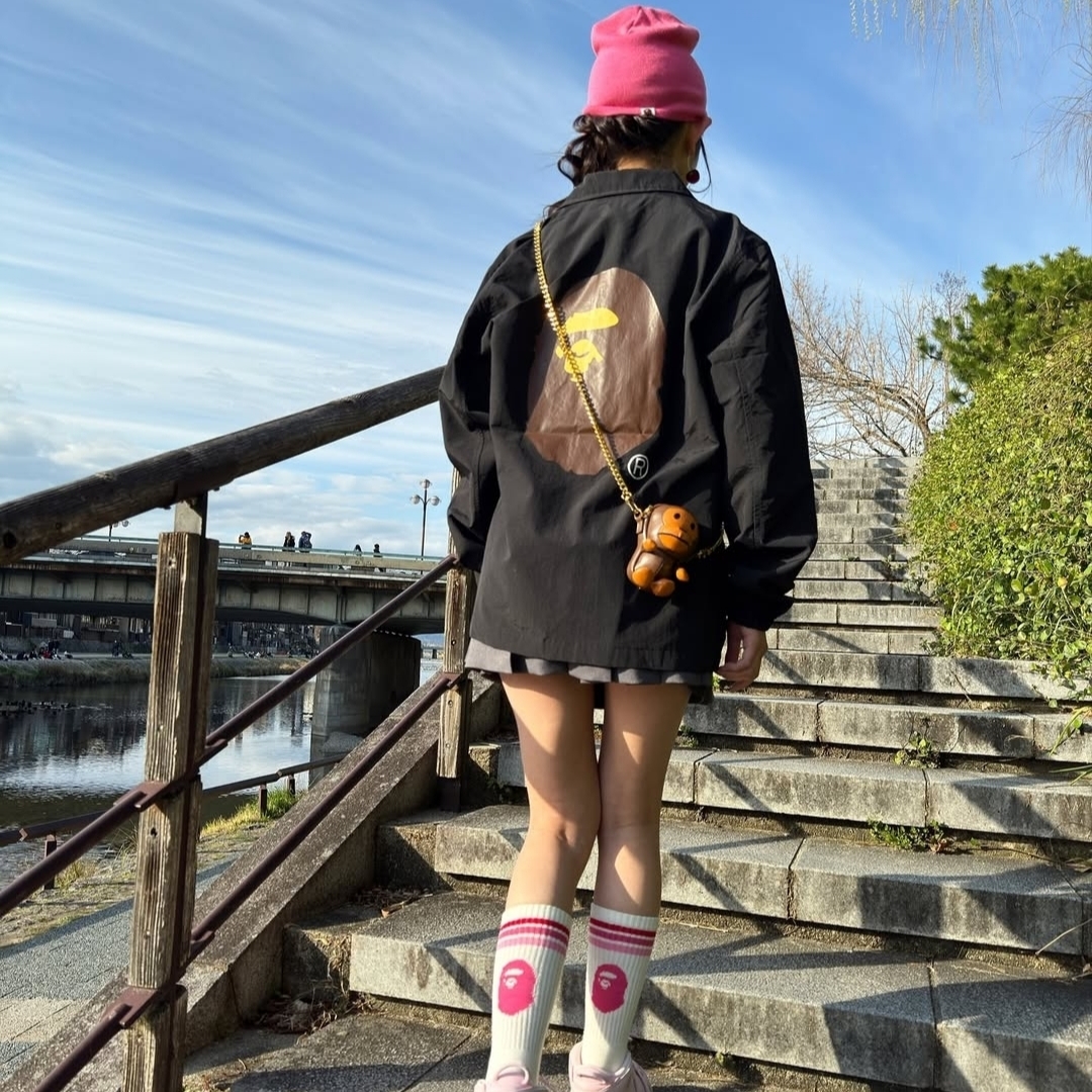 BAPE Milo Friends Mini Shoulder Bag Brown 착용 스타일