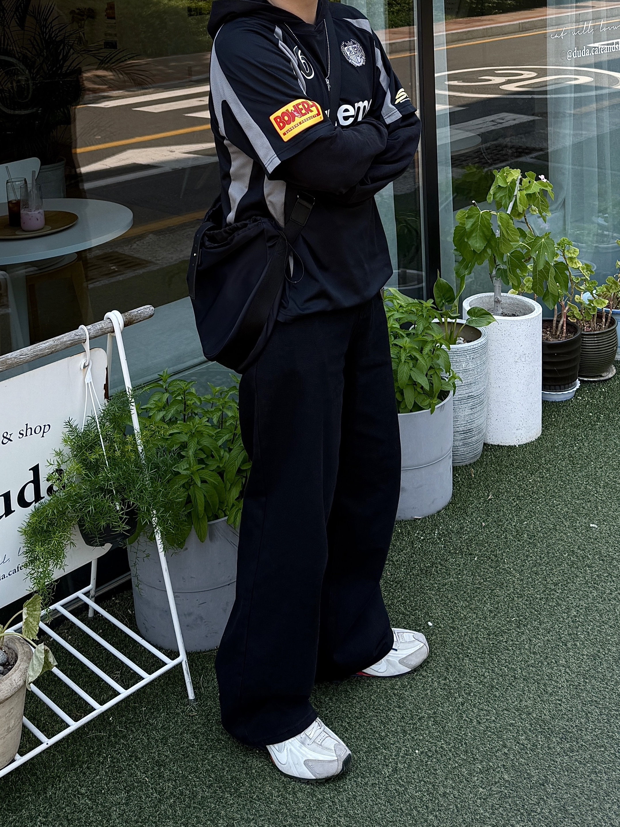 Supreme Hooded Soccer Jersey Black - 23FW, Nike Shox R4 PRM Light Iron Ore and Phantom 착용 스타일 - 3