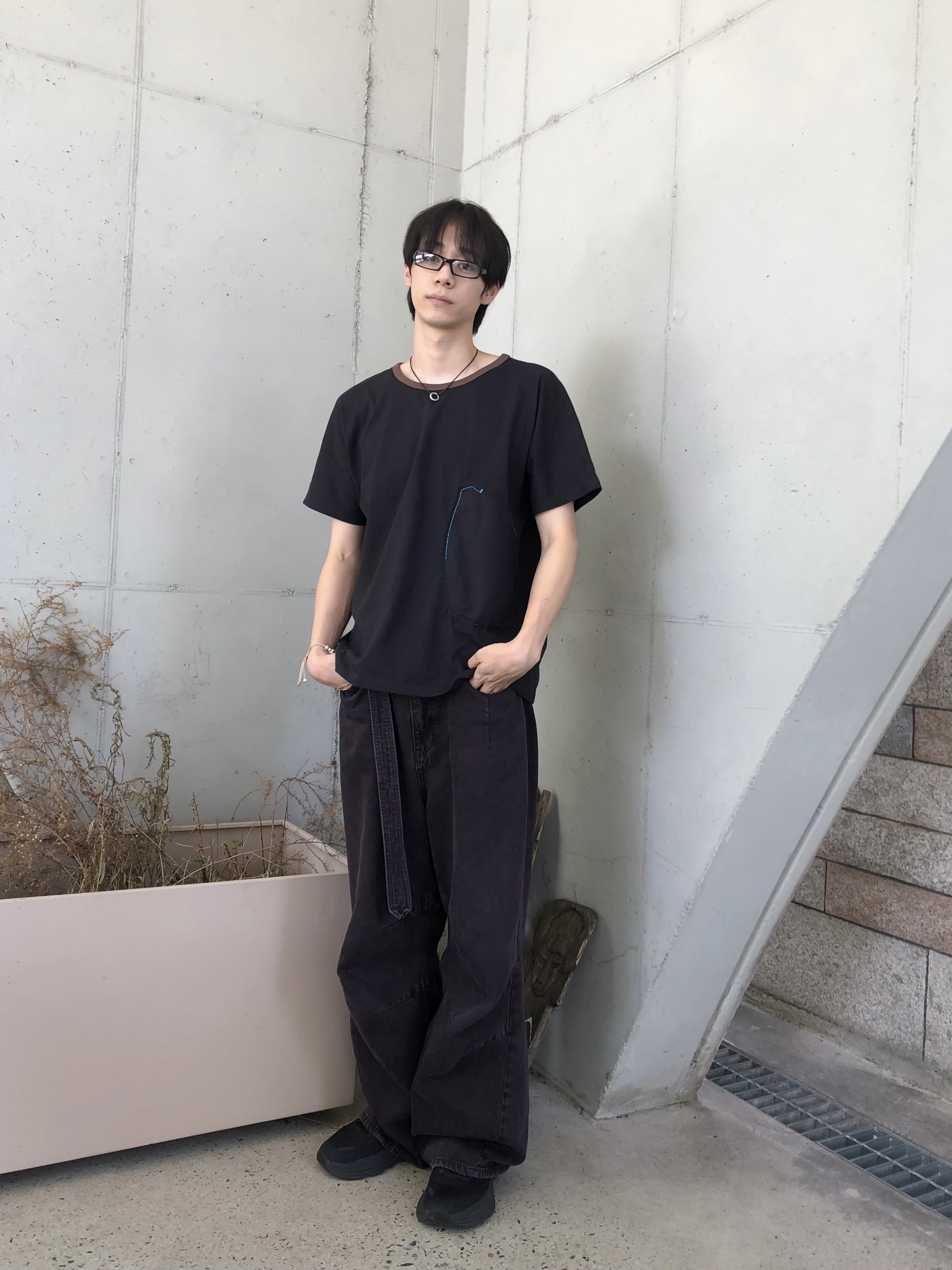Karactor Patchwork Pocket Half T-Shirts Dusty Black 착용 스타일