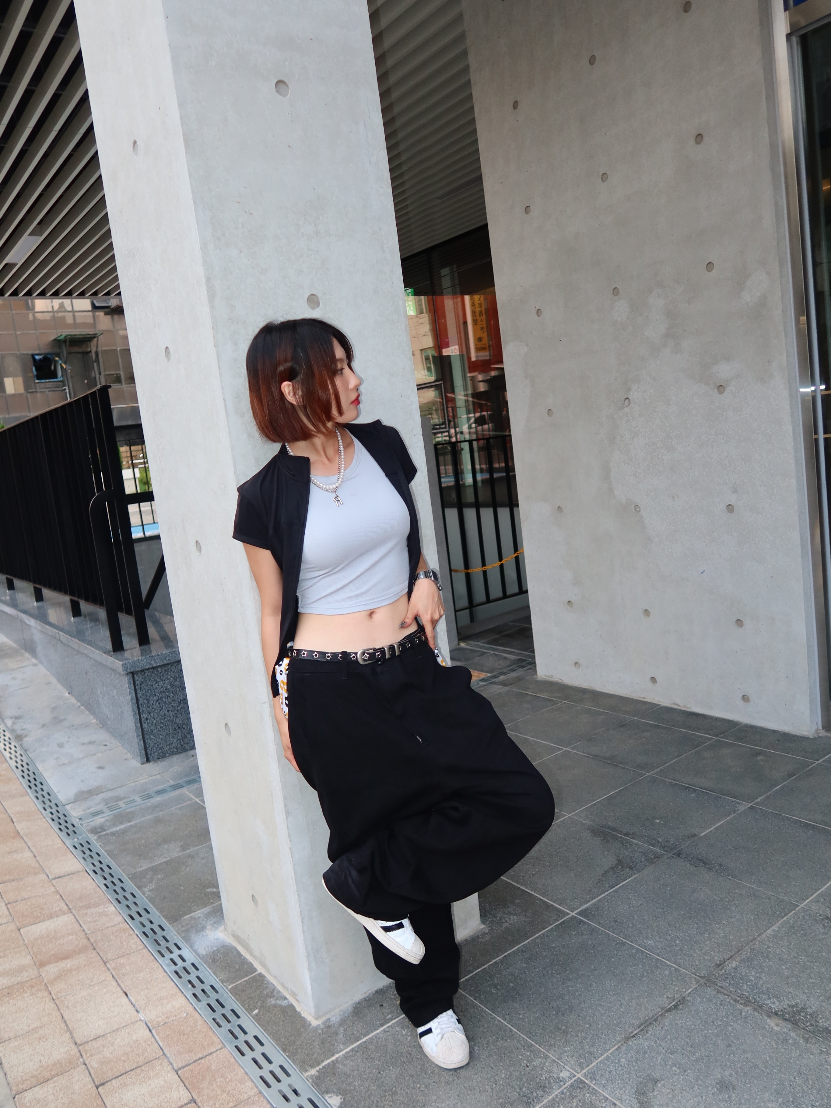 Adidas x Prada Superstar White Black 착용 스타일 - 3