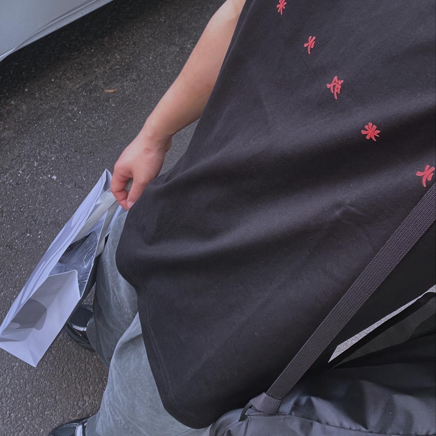 Nike V2K Run Black Anthracite, Sansan Gear Chan T-Shirt Black 착용 스타일