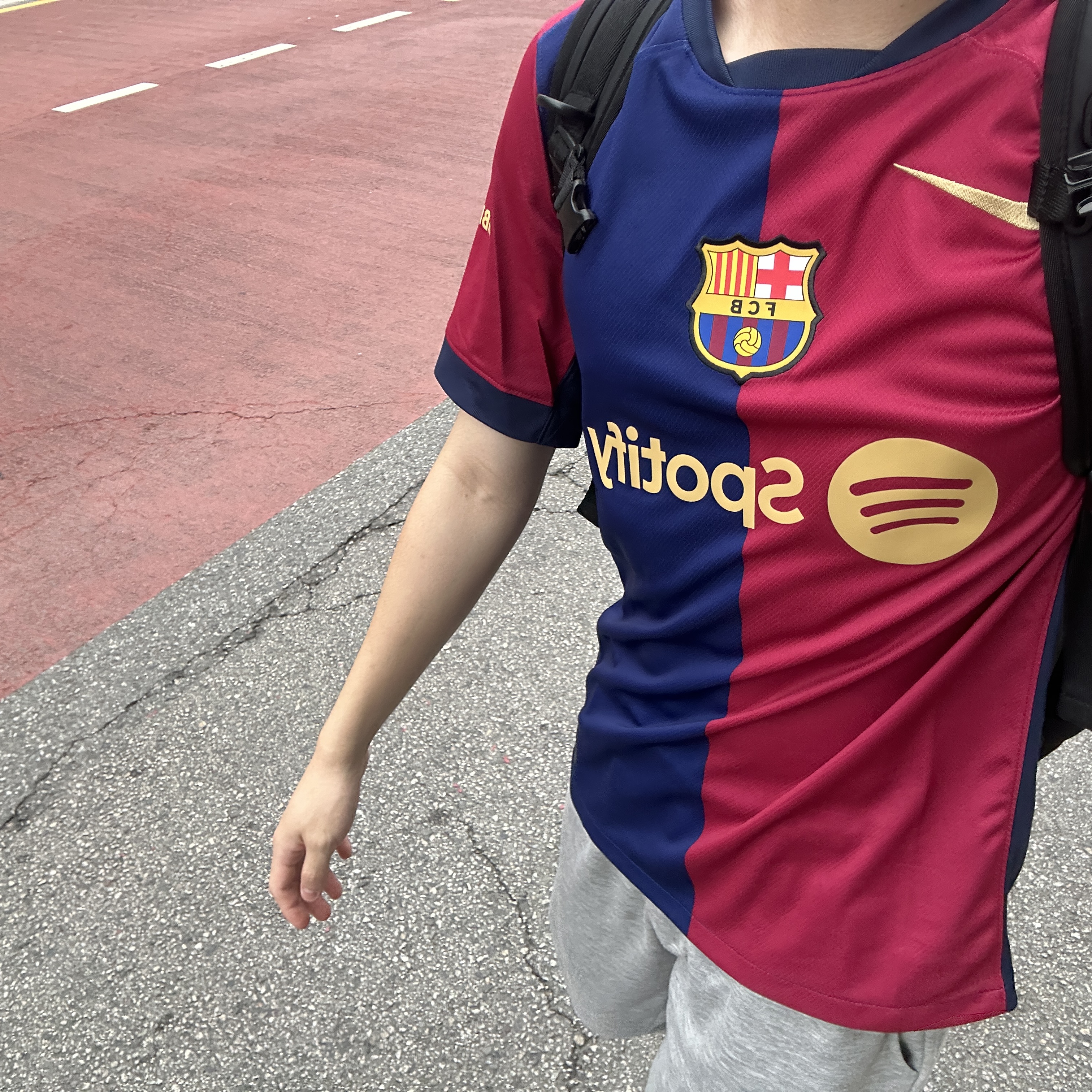 Nike FC Barcelona 2024/25 Dri-Fit Stadium Home Jersey Deep Royal Blue Noble Red (Non Marking Ver.) 착용 스타일
