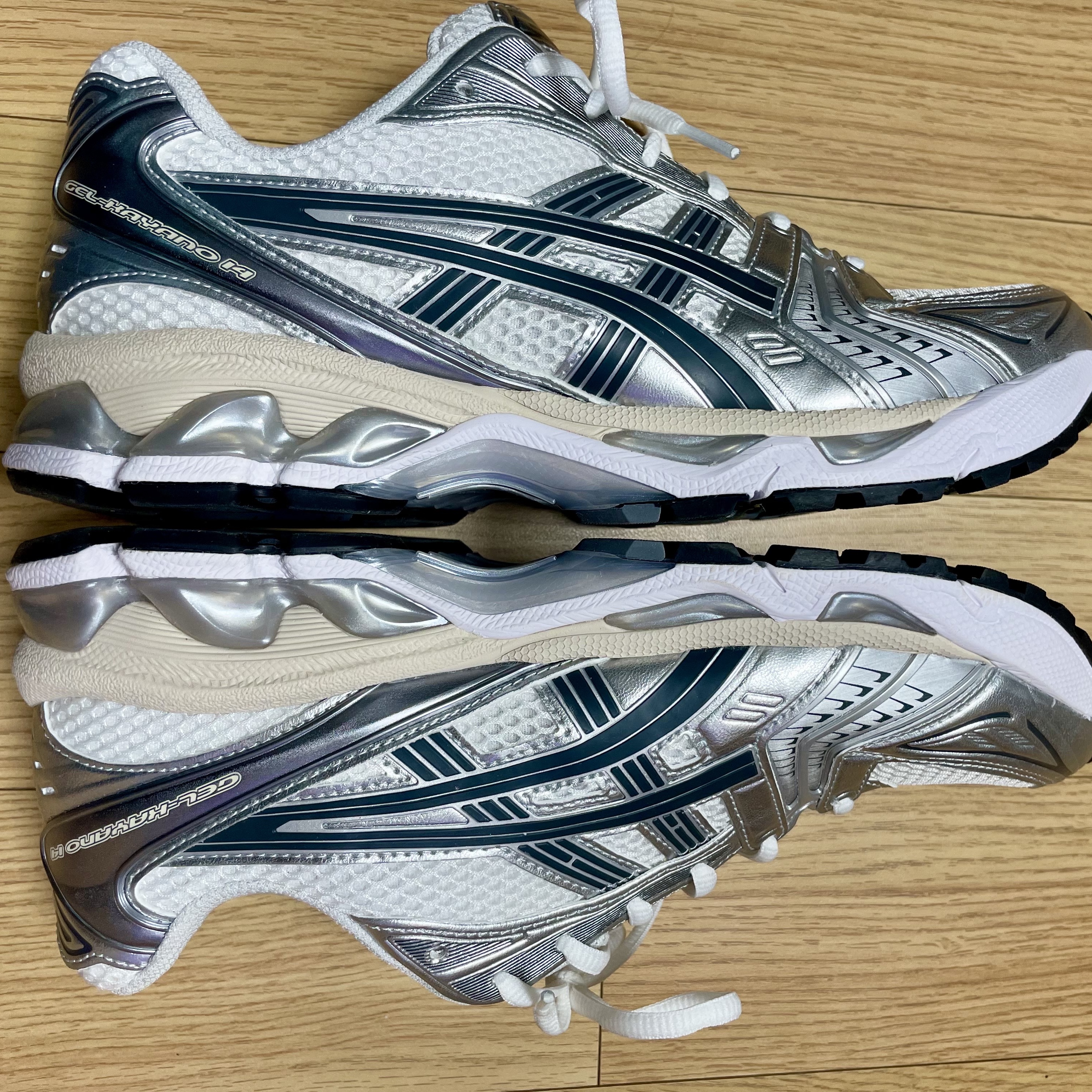 Asics Gel-Kayano 14 White Graphite Grey 착용 스타일