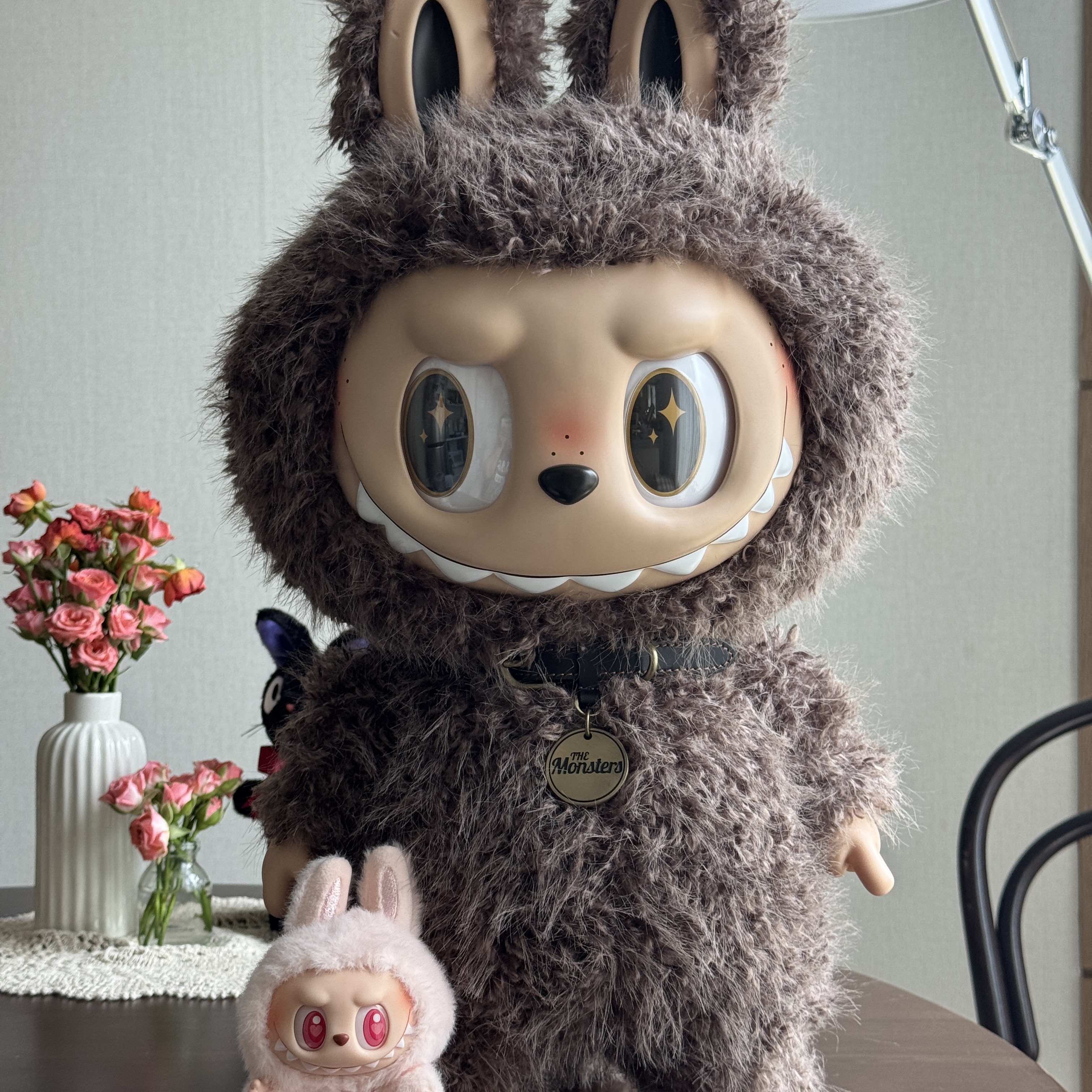 Pop Mart The Monsters I Found You Vinyl Face Doll, Pop Mart Labubu Let's Play Together Doll Series Dada Keyring (Opened Case) 착용 스타일