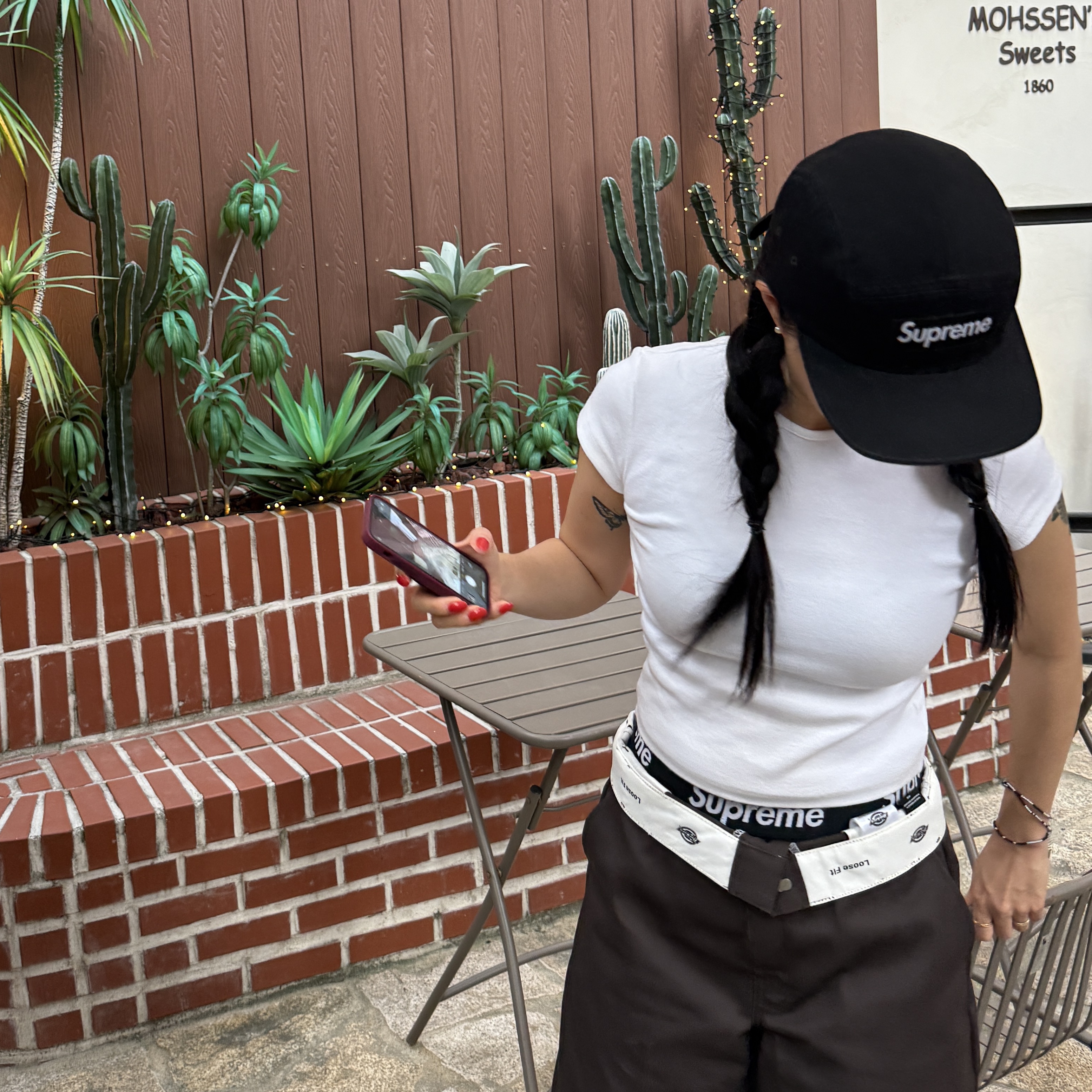 Supreme Washed Chino Twill Camp Cap Black, Supreme Hanes Boxer Briefs Black (4 Pack) 착용 스타일 - 1