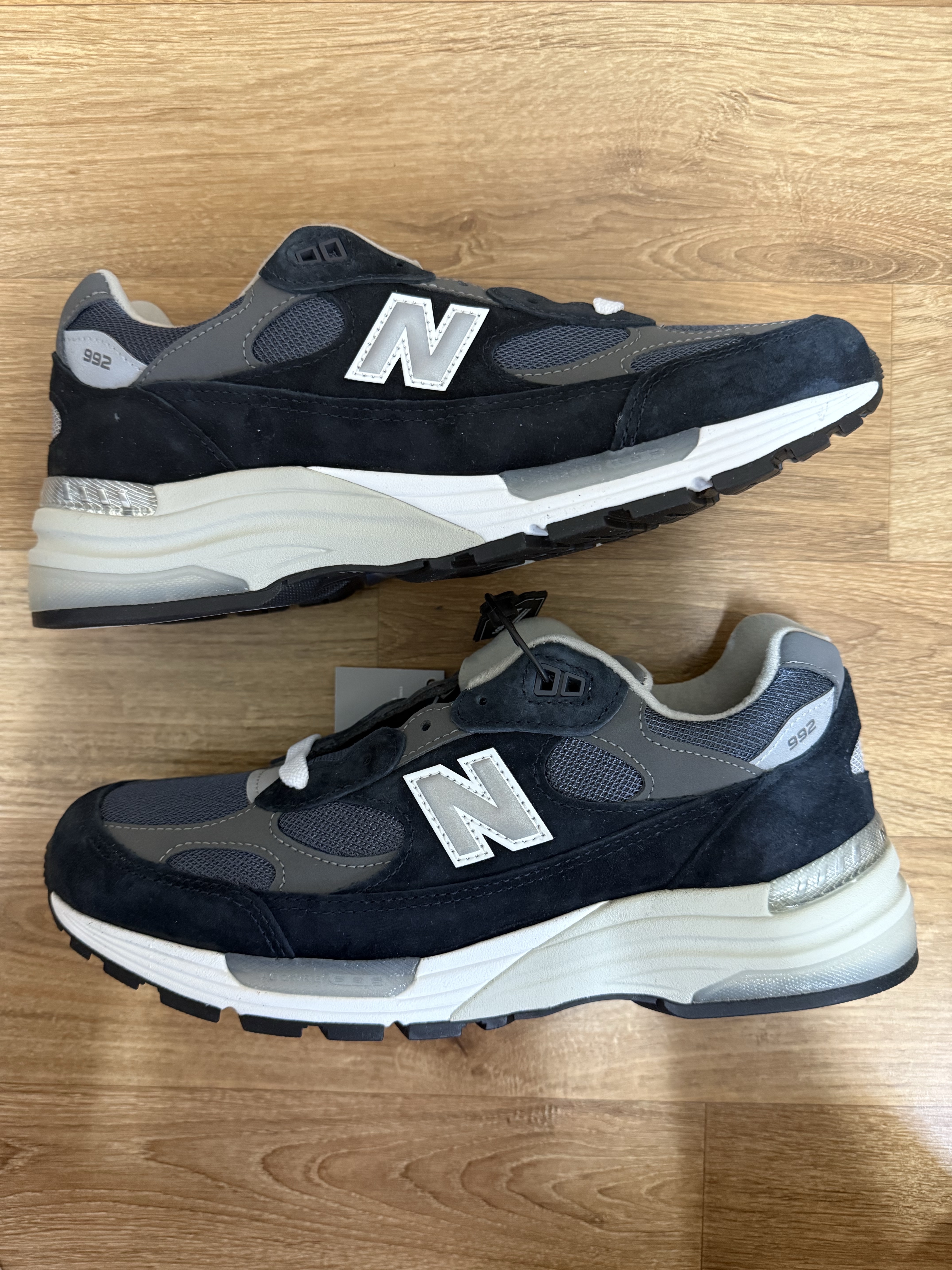 New Balance 992 Made in USA Core Navy 착용 스타일 - 1