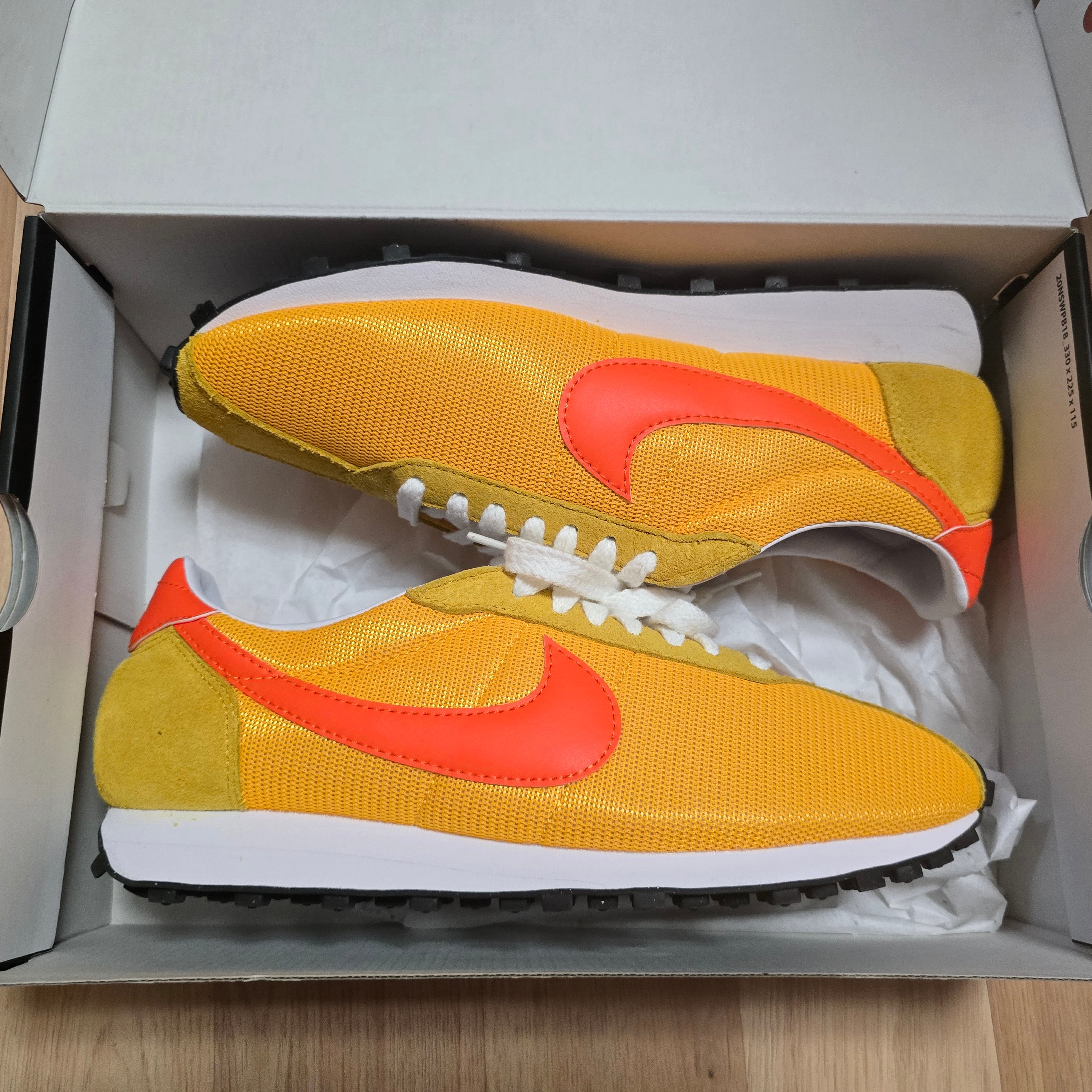 Nike LD-1000 SP University Gold and Safety Orange 착용 스타일 - 4