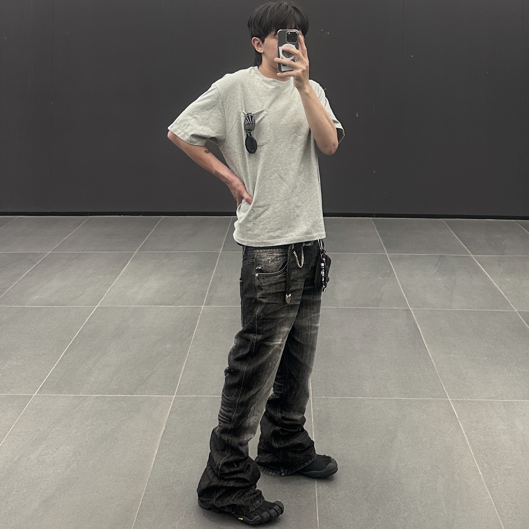 Balenciaga Toe Lace-Up Vibram Sneakers Black 착용 스타일 - 2