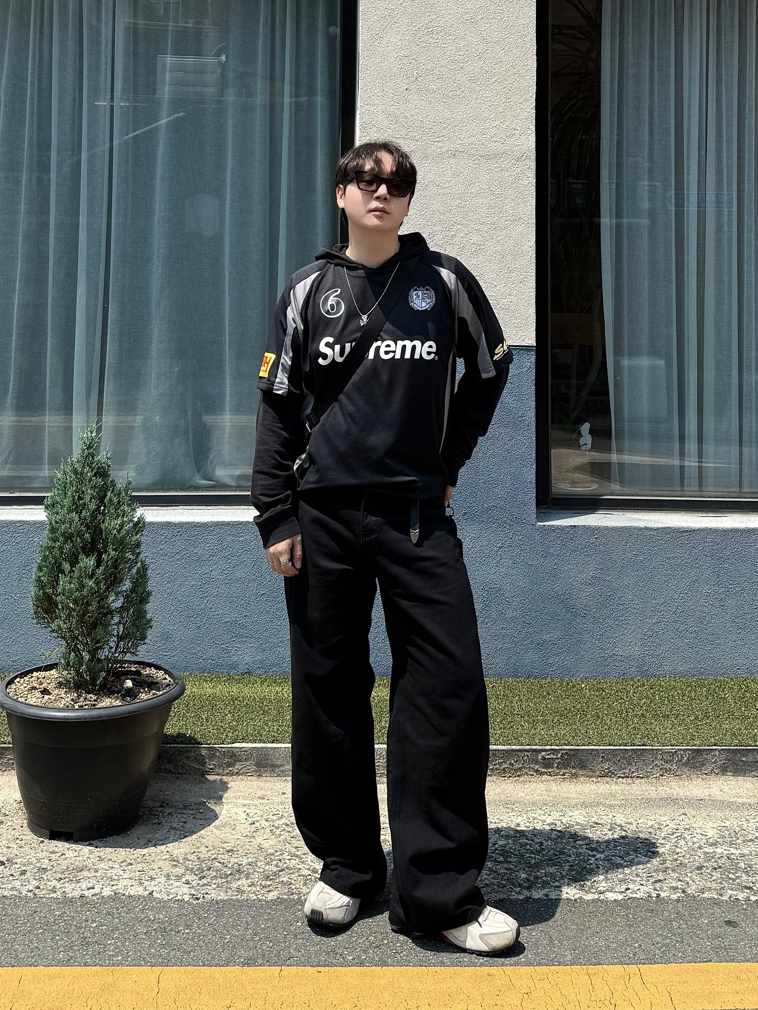 Supreme Hooded Soccer Jersey Black - 23FW, Nike Shox R4 PRM Light Iron Ore and Phantom 착용 스타일 - 1