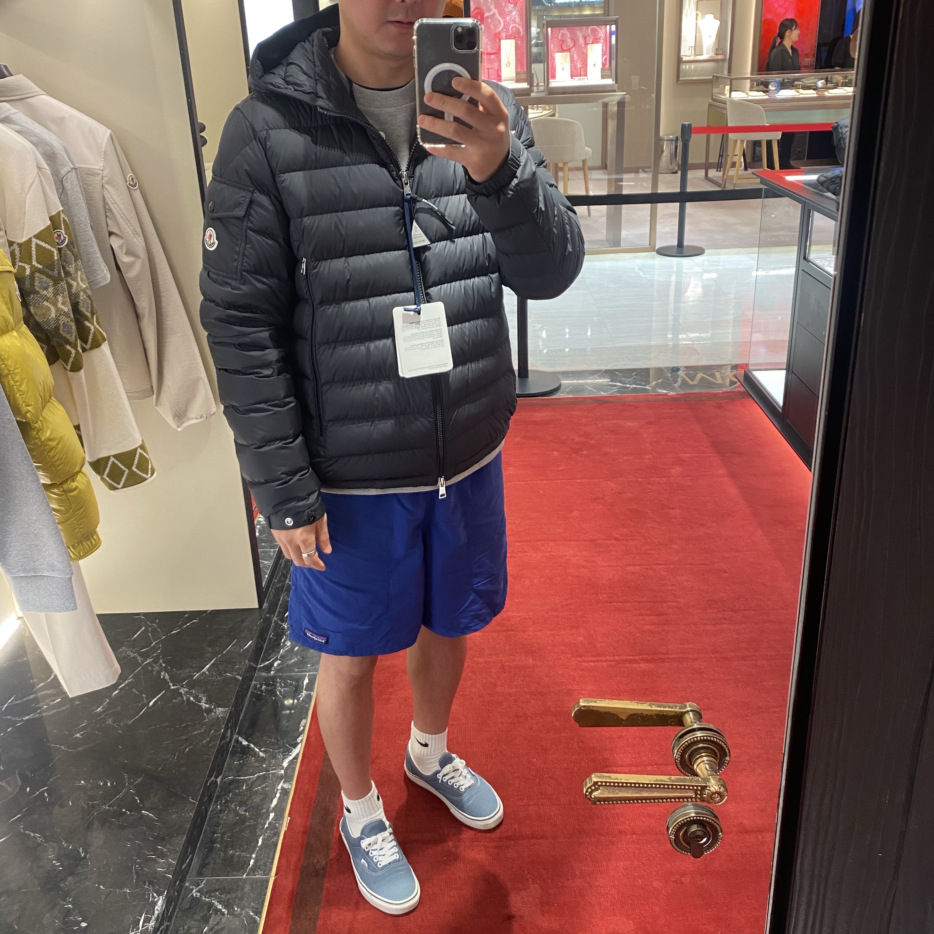 Moncler Galion Hooded Short Down Jacket Black - 25FW 착용 스타일 - 1