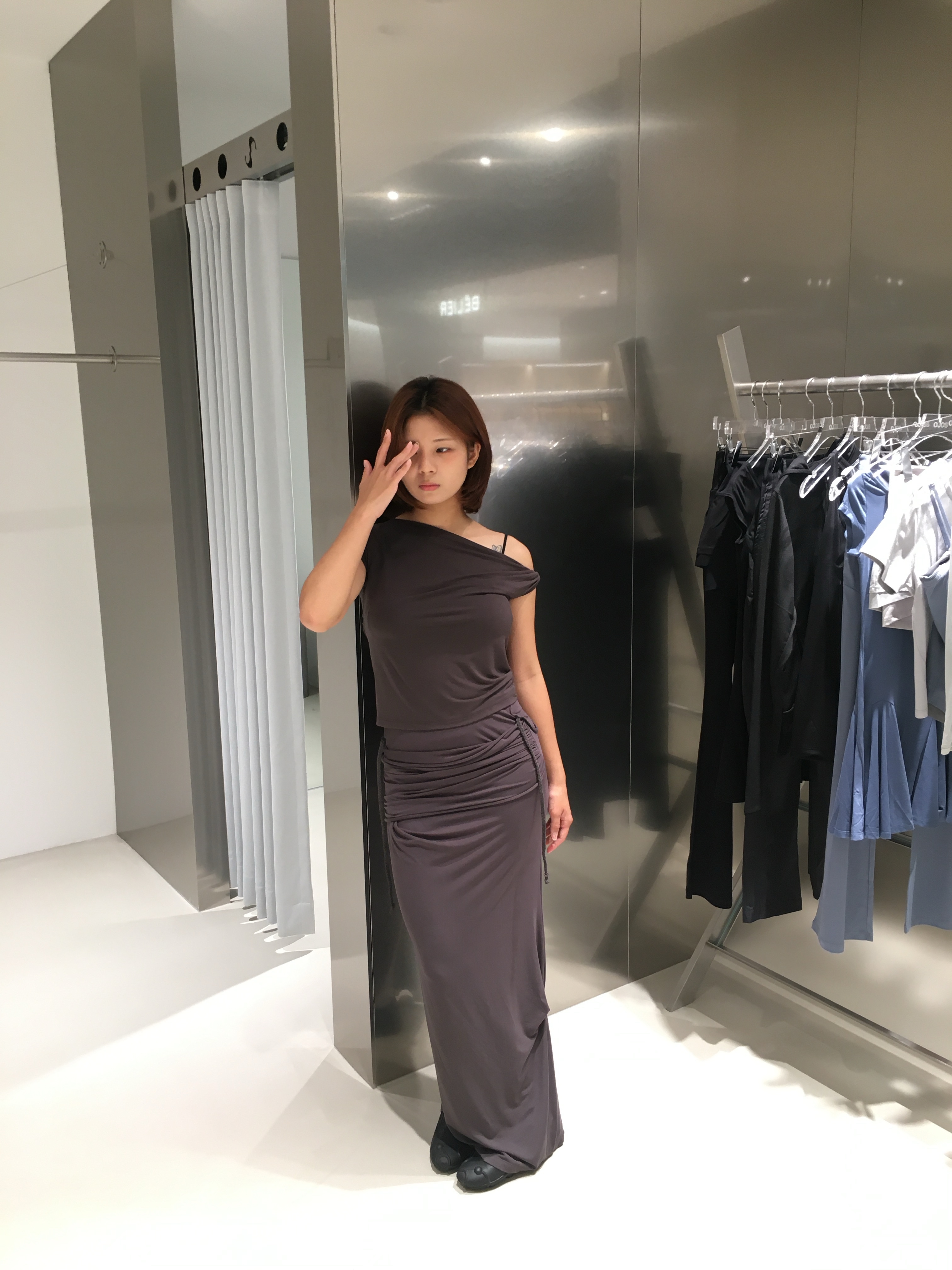 OJOS Twisted Tuck Cap Sleeves Charcoal, OJOS Layering Draped Maxi Skirt Charcoal 착용 스타일