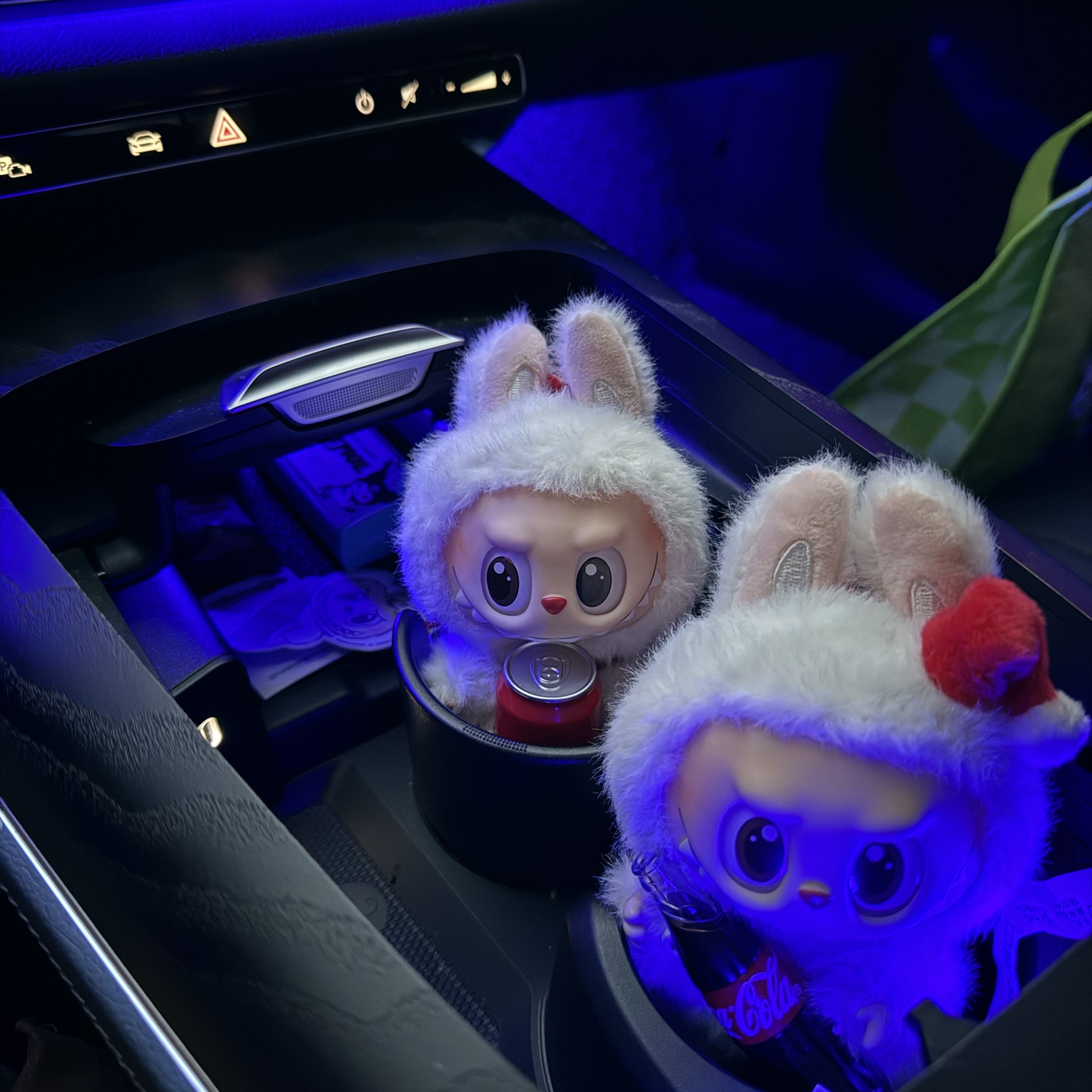 Pop Mart Labubu Coca Cola Series Surprise Shake Keyring (Opened Case), Pop Mart Labubu Coca Cola Series Happy Factor Keyring (Opened Case) 착용 스타일 - 3