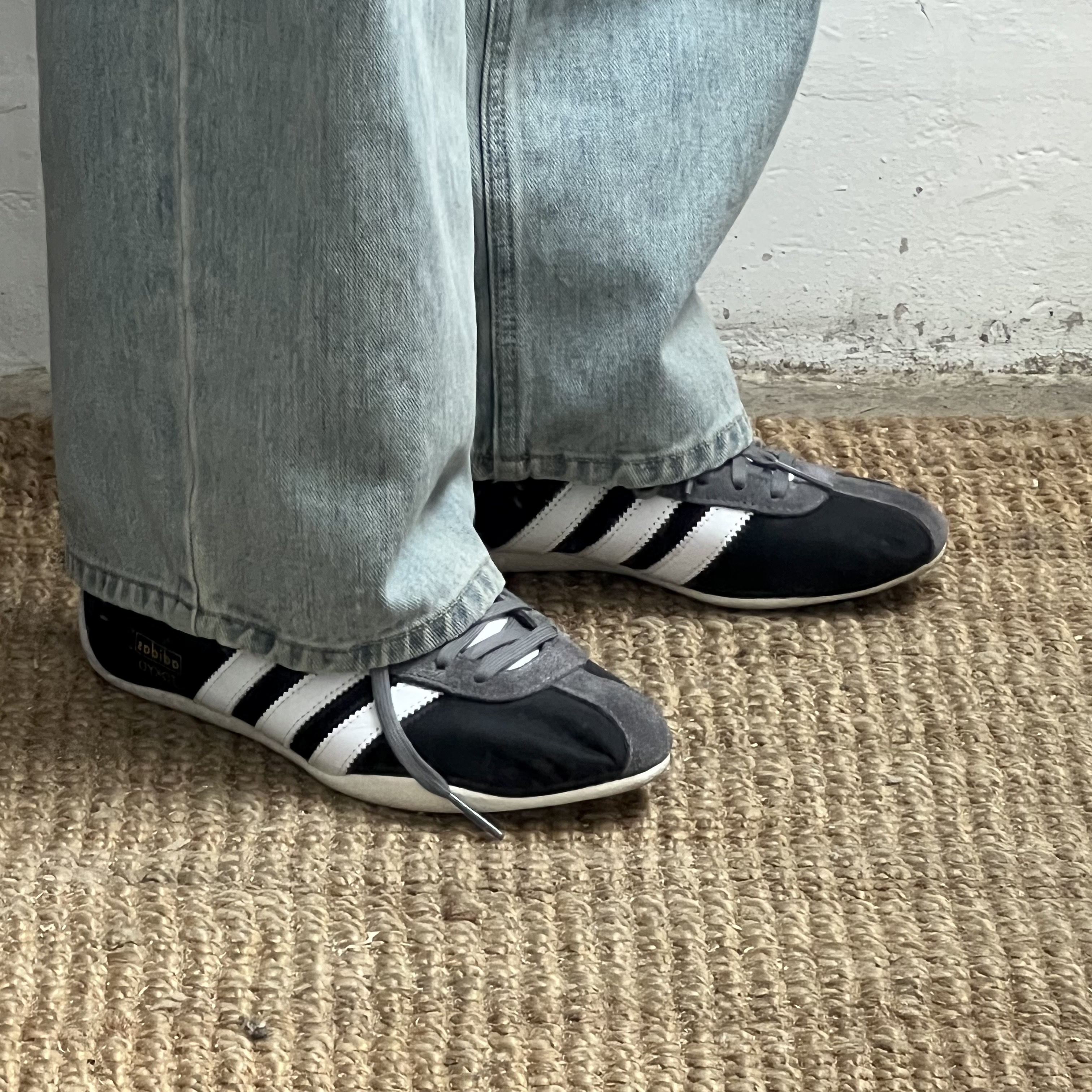 (W) Adidas Tokyo Black 착용 스타일 - 1