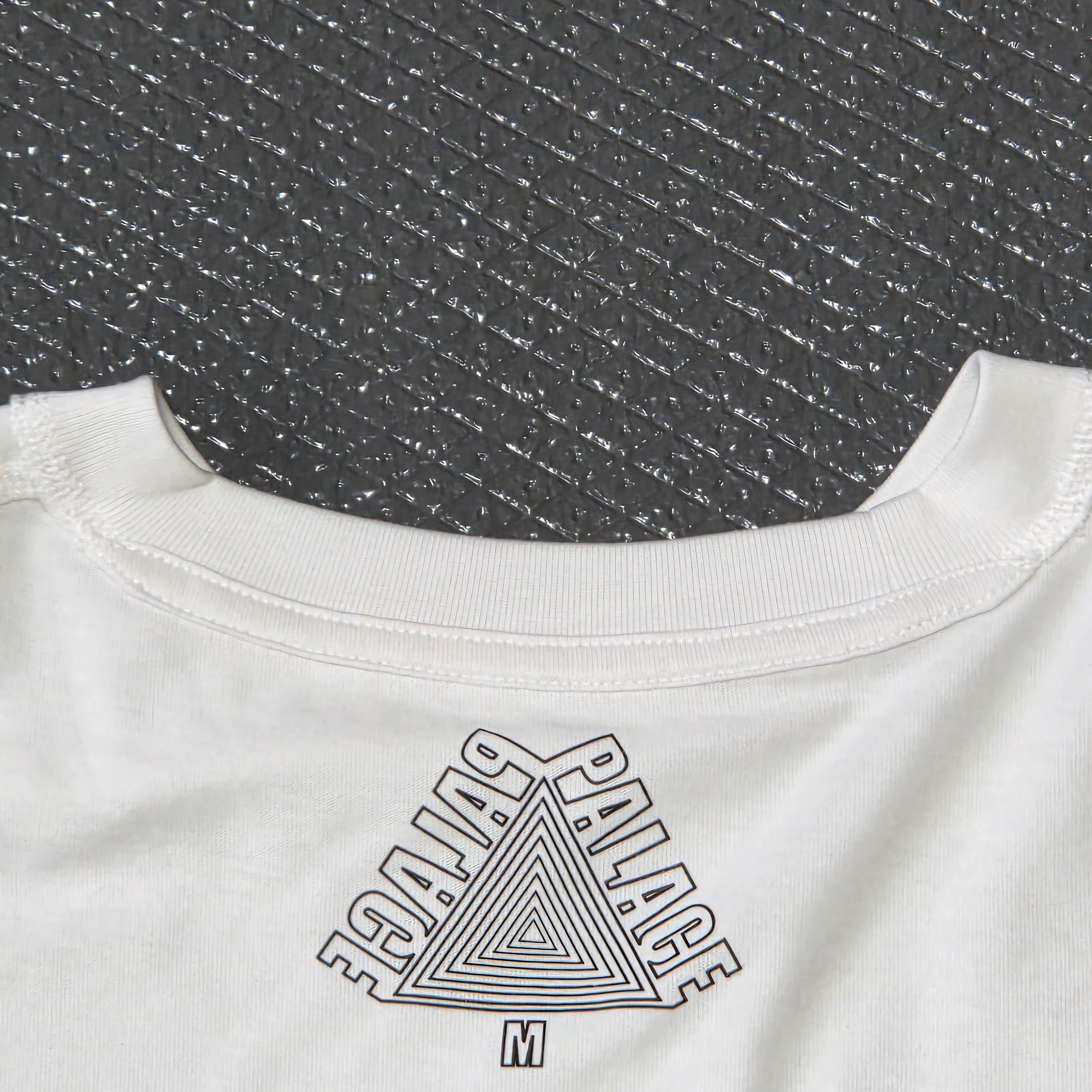 Palace Tri-Vex T-Shirt White Blue - 25SS 착용 스타일 - 4