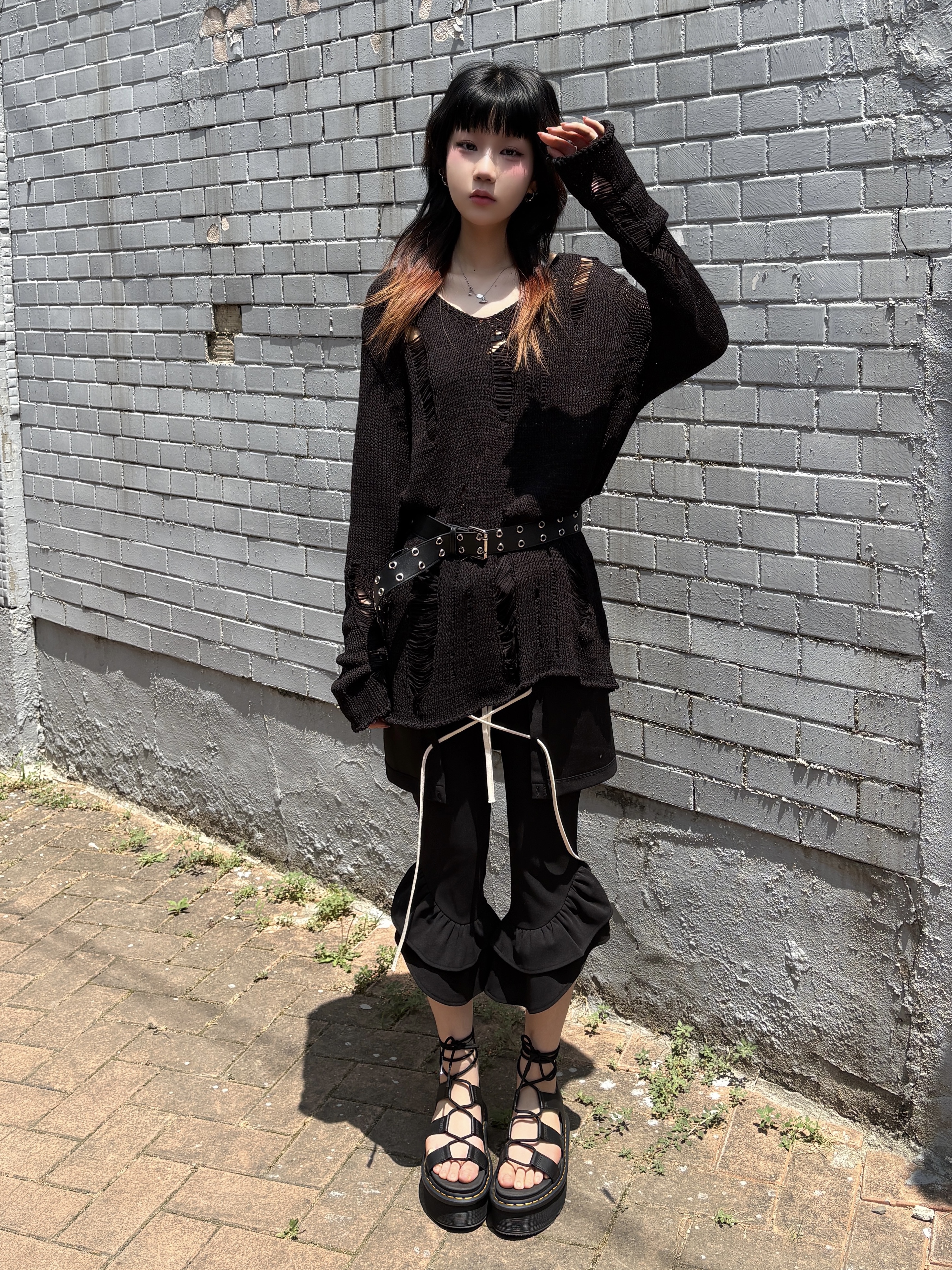 Dr. Martens Women Nartilla Athena Leather Gladiator Platform Sandals Black 착용 스타일 - 1