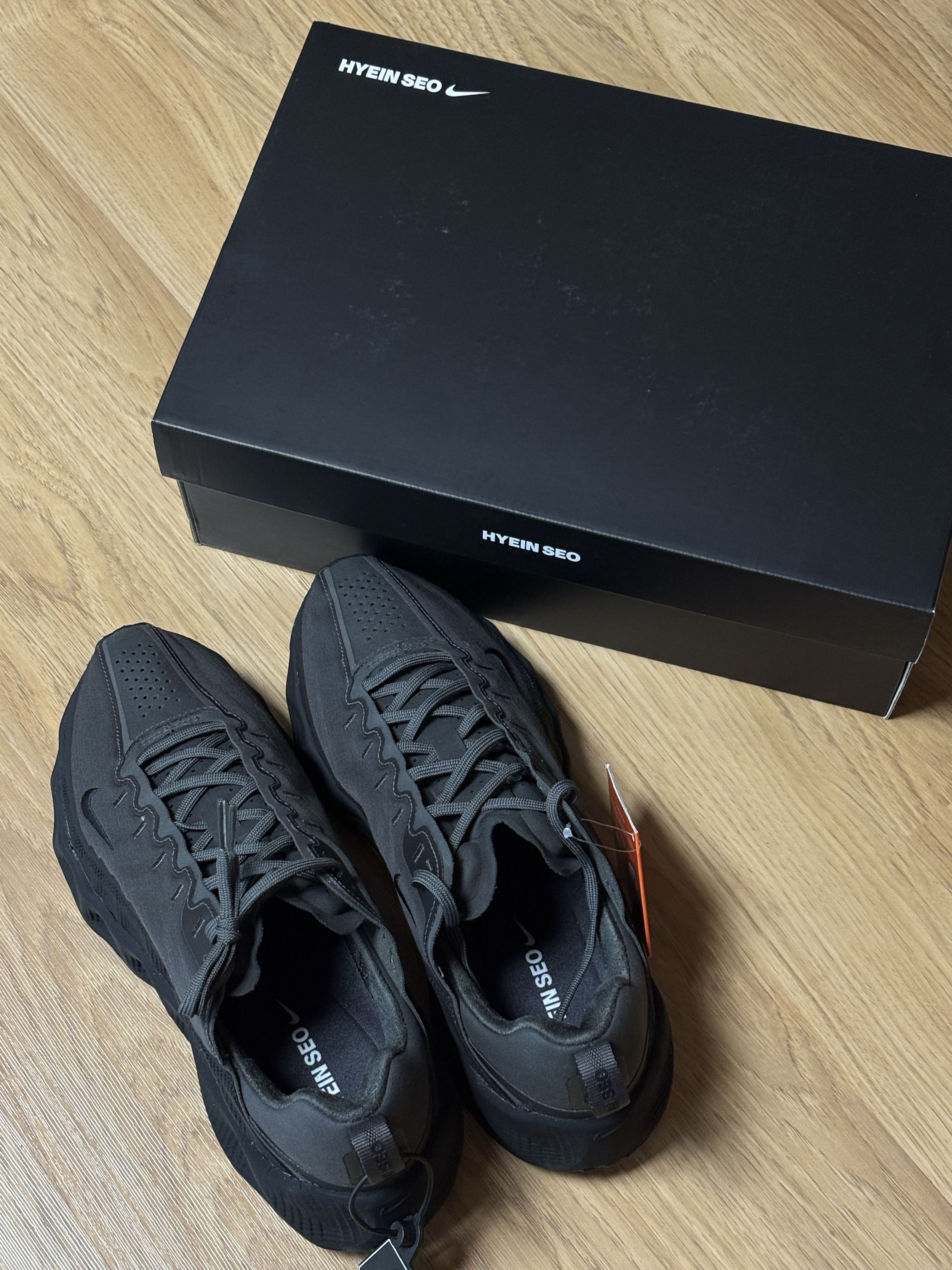 Nike x Hyein Seo Ava Rover Black, Supreme Mesh Mini Duffle Bag Black - 23SS 착용 스타일 - 2