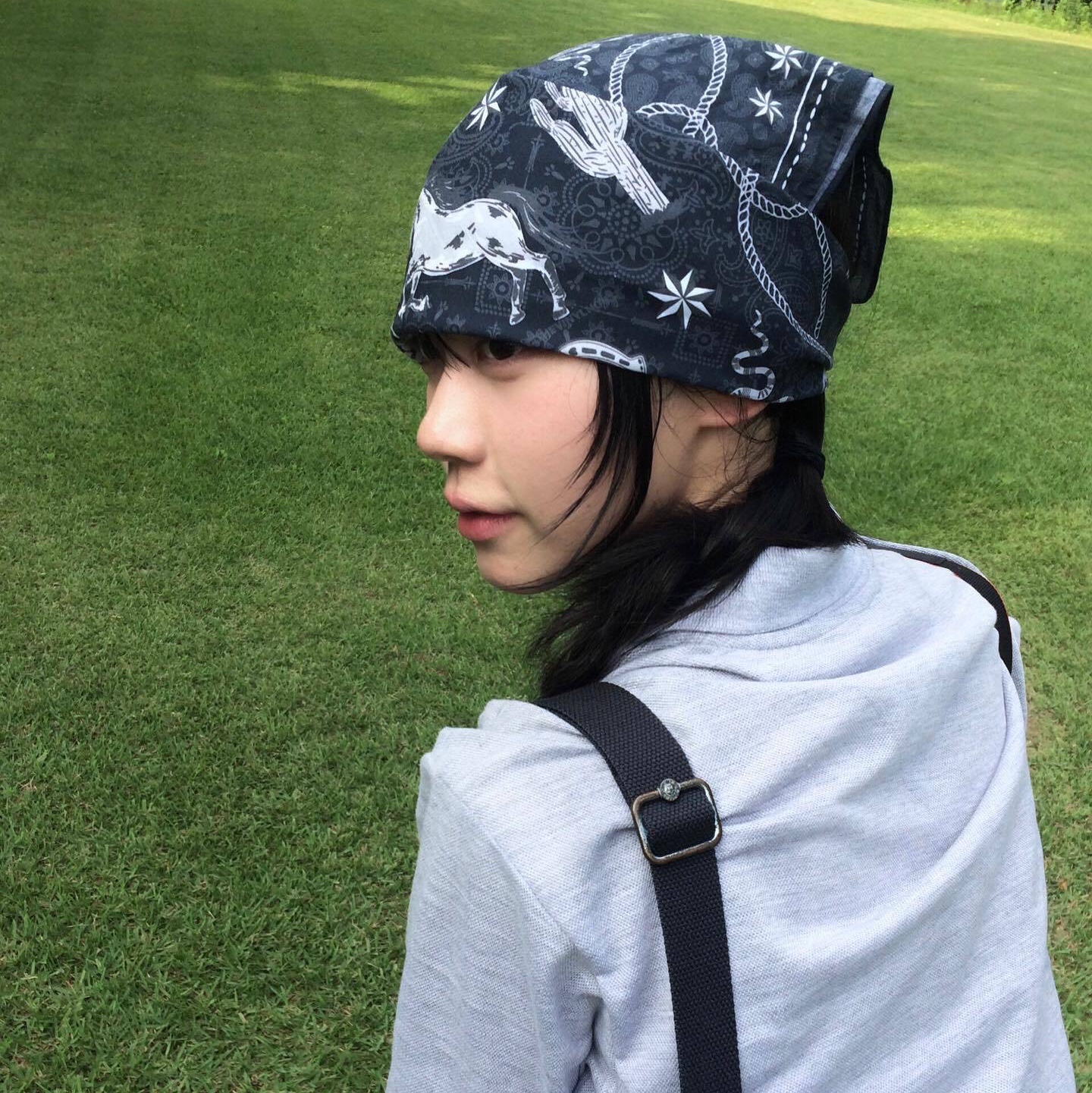 Thevinylhouse Tvh Western Pattern Bandana Navy 착용 스타일