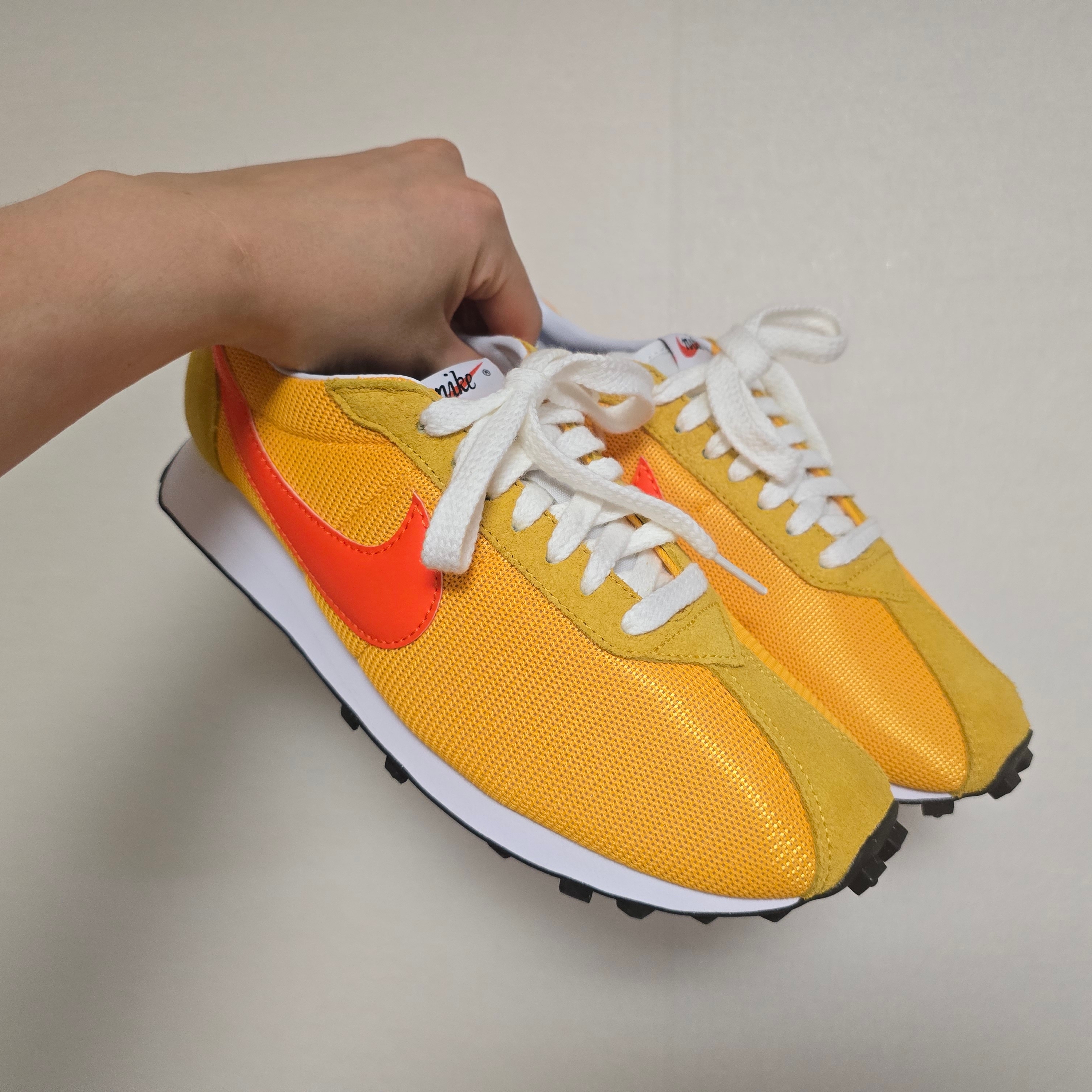 Nike LD-1000 SP University Gold and Safety Orange 착용 스타일 - 2