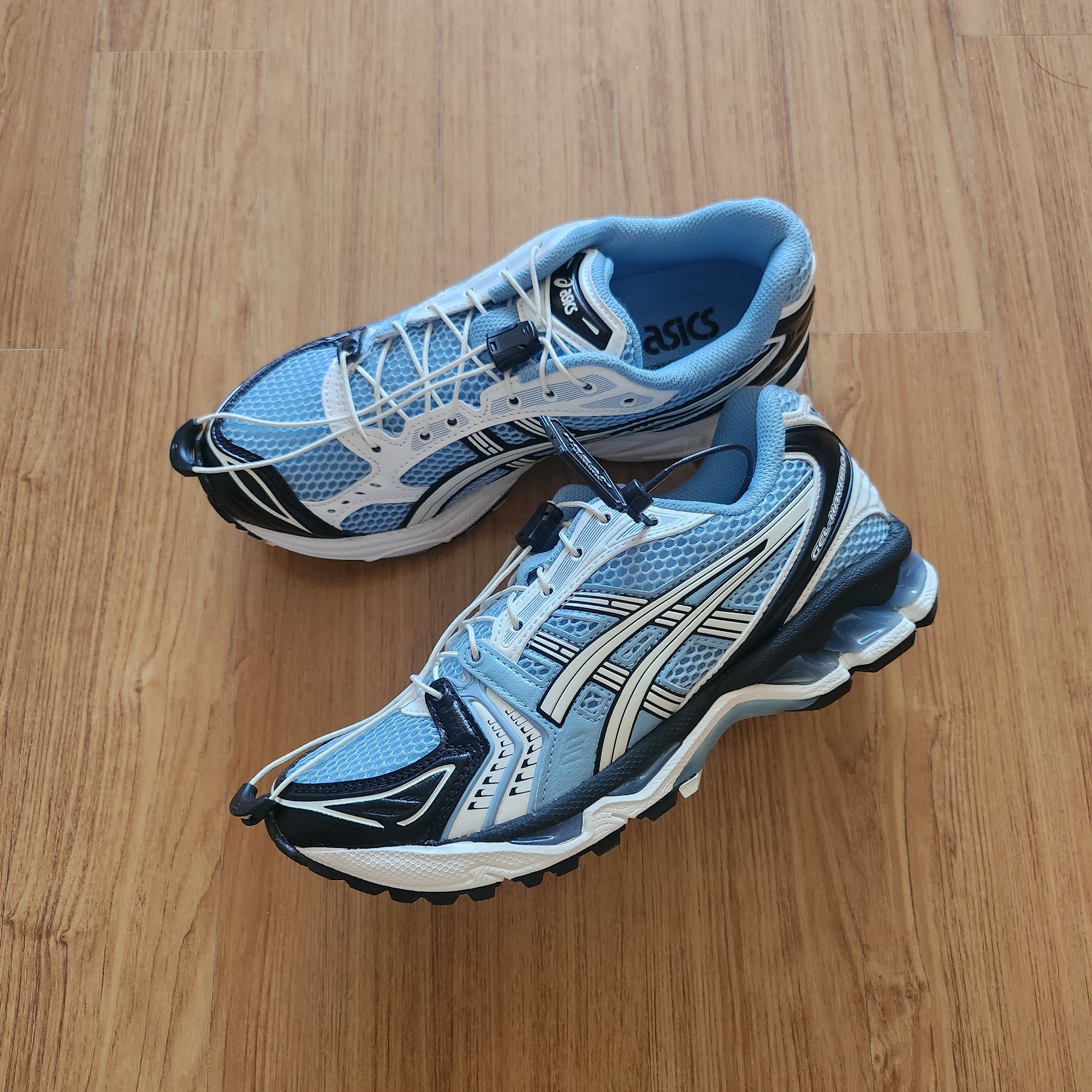 Asics Unlimited Gel-Kayano 14 Mist Cream, Asics Unlimited Gel-Kayano 14 Carrier Grey Black 착용 스타일