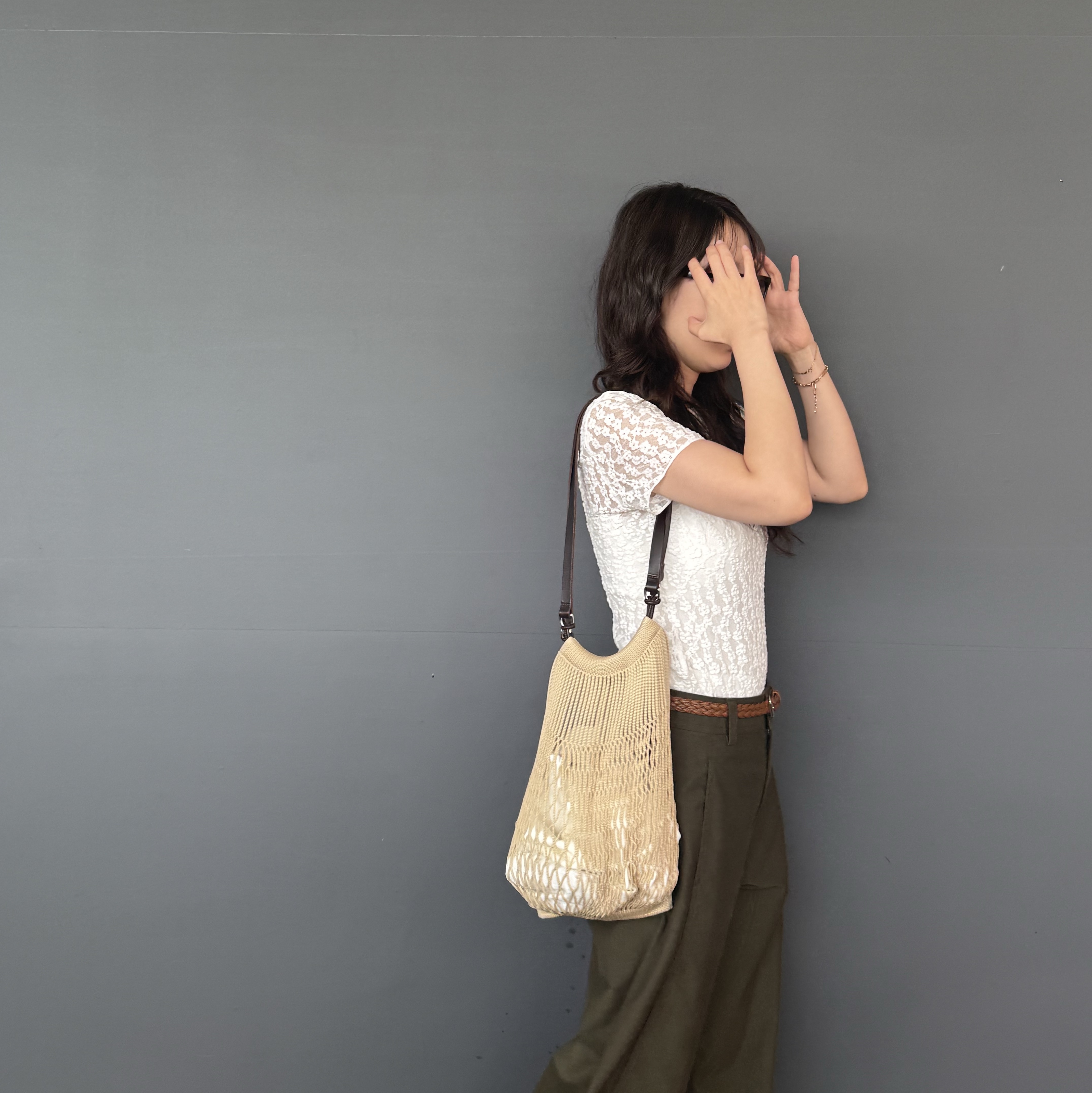 Lemaire Nylon Net Medium Filt Net Shopping Bag Light Beige 착용 스타일 - 1