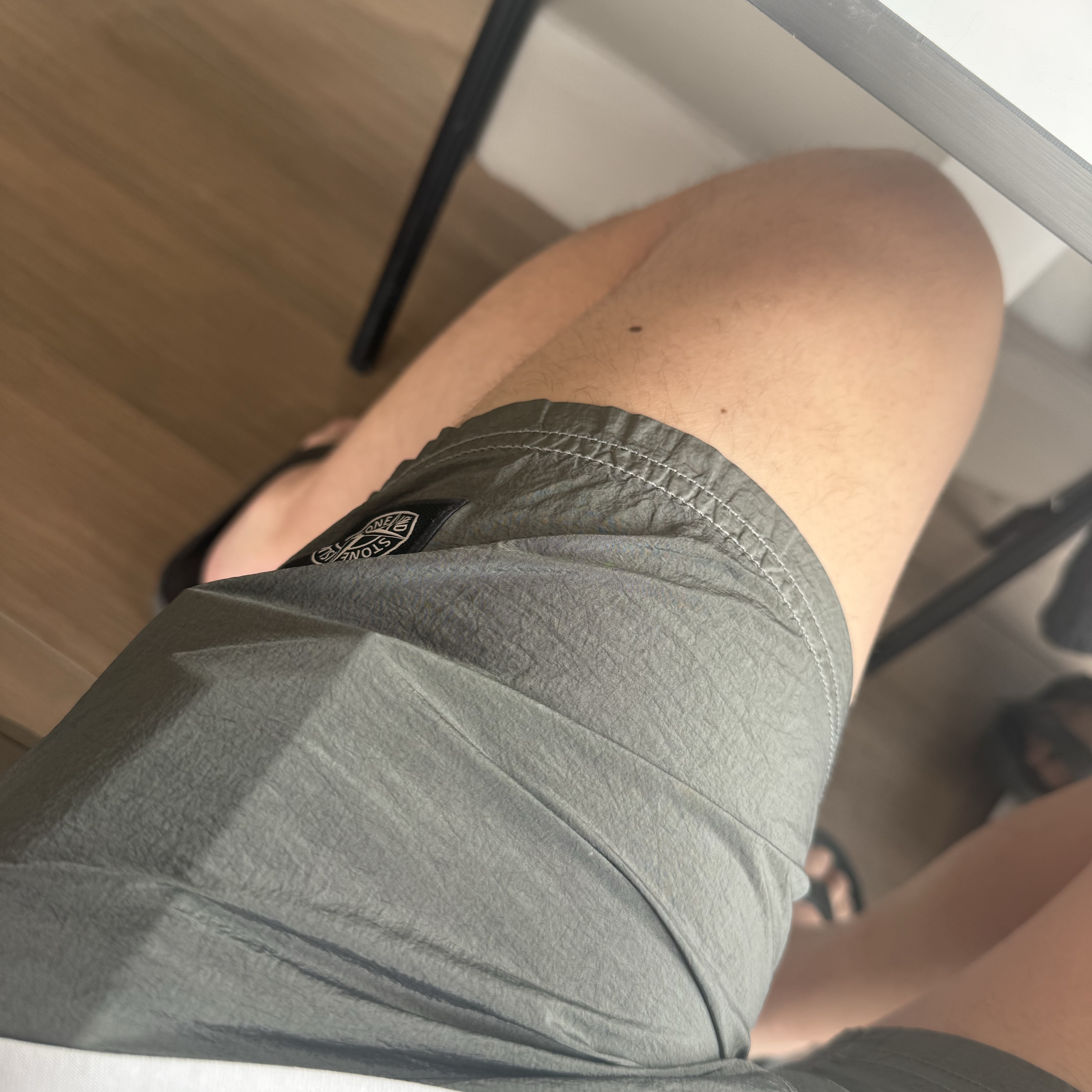 Stone Island B100009 Nylon Metal in Econyl Pocket Details Regular Fit Swim Trunks Military Green - 25SS 착용 스타일