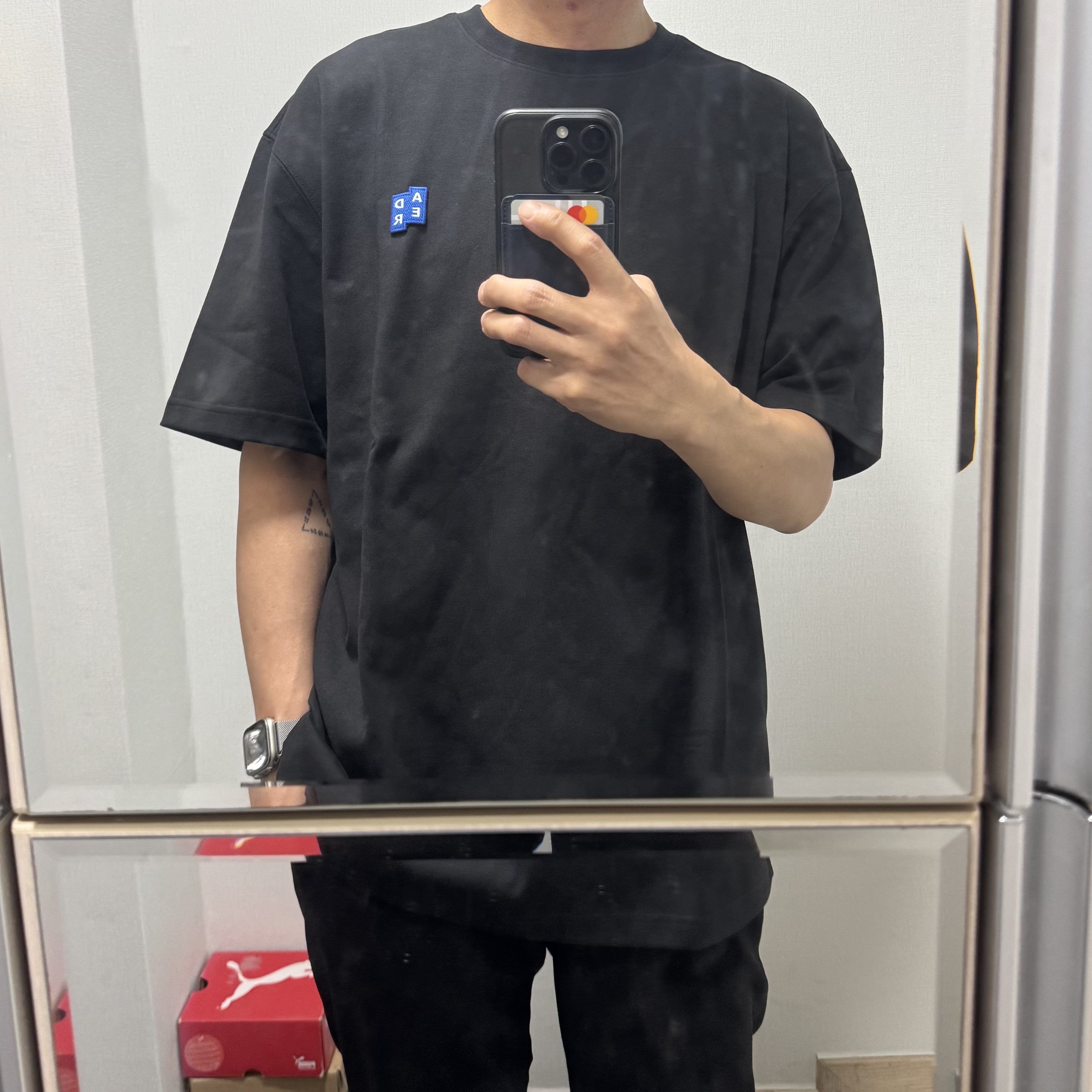 Ader Error Sig; TRS/BL Tag T-Shirt 01 Black 착용 스타일