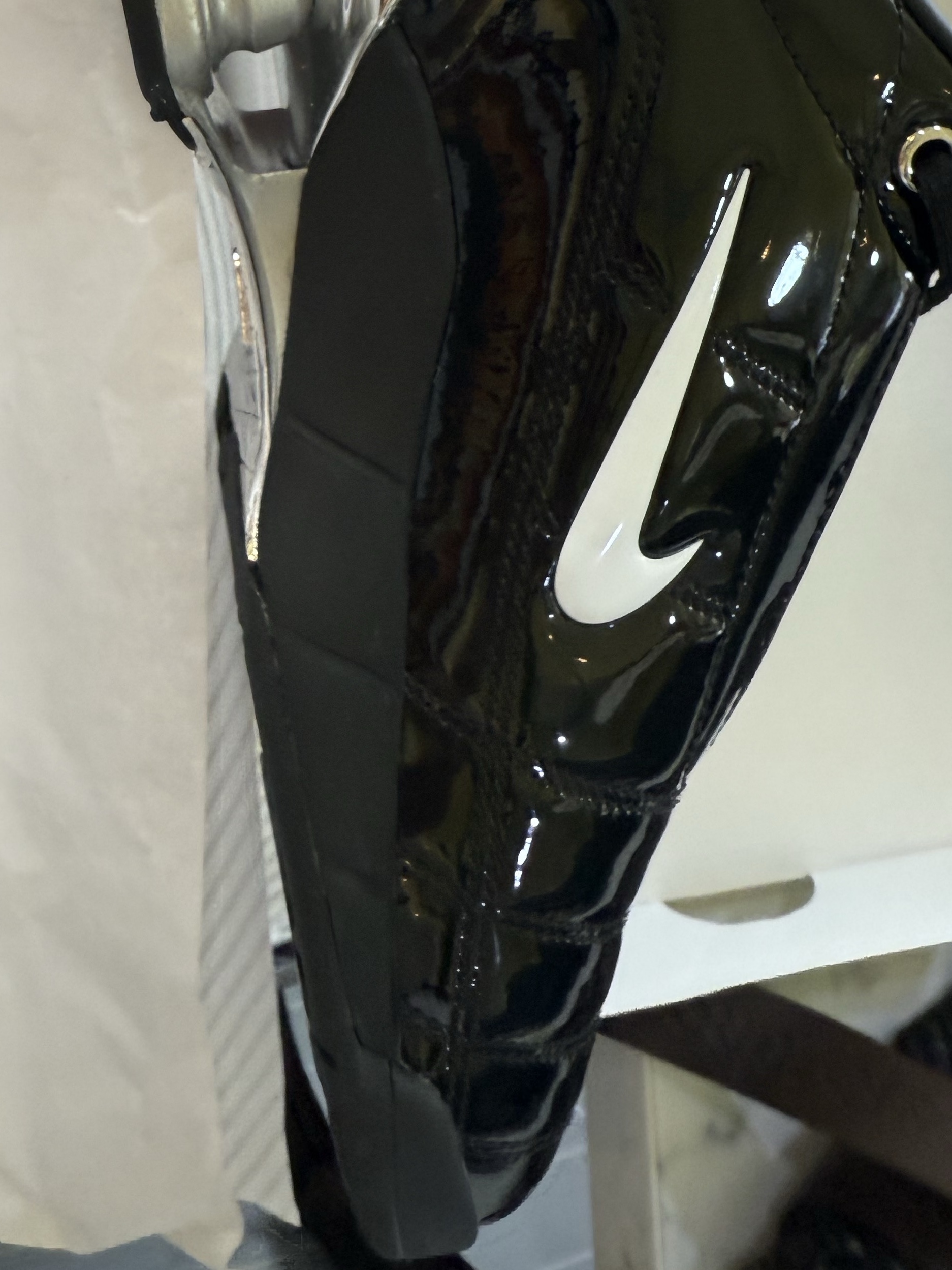 (W) Nike x Maha Amsterdam Total 90 Shox Magia Black and Metallic Silver 착용 스타일 - 1