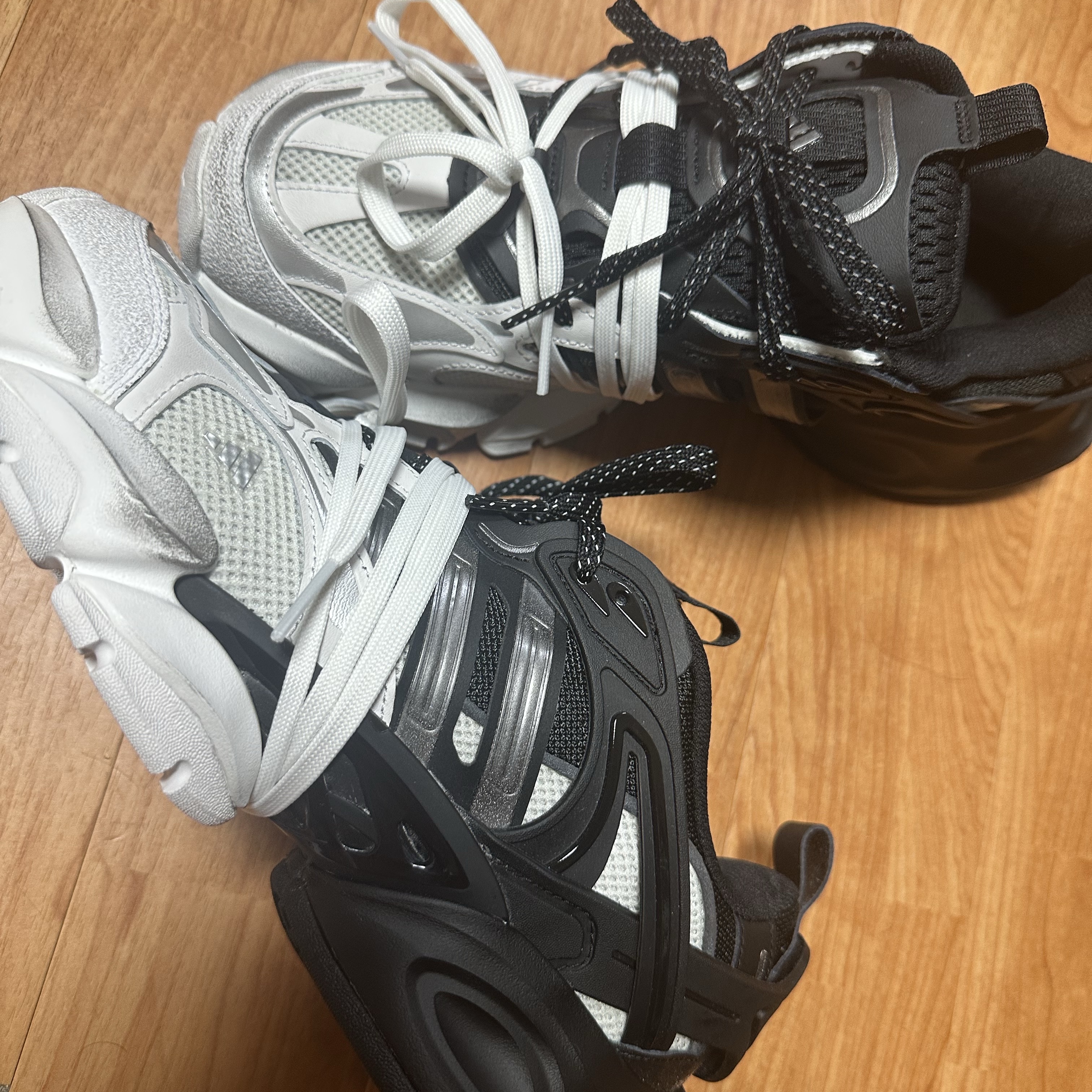 Adidas Vento XLG Runner Deluxe Sneakers White Black 착용 스타일 - 7