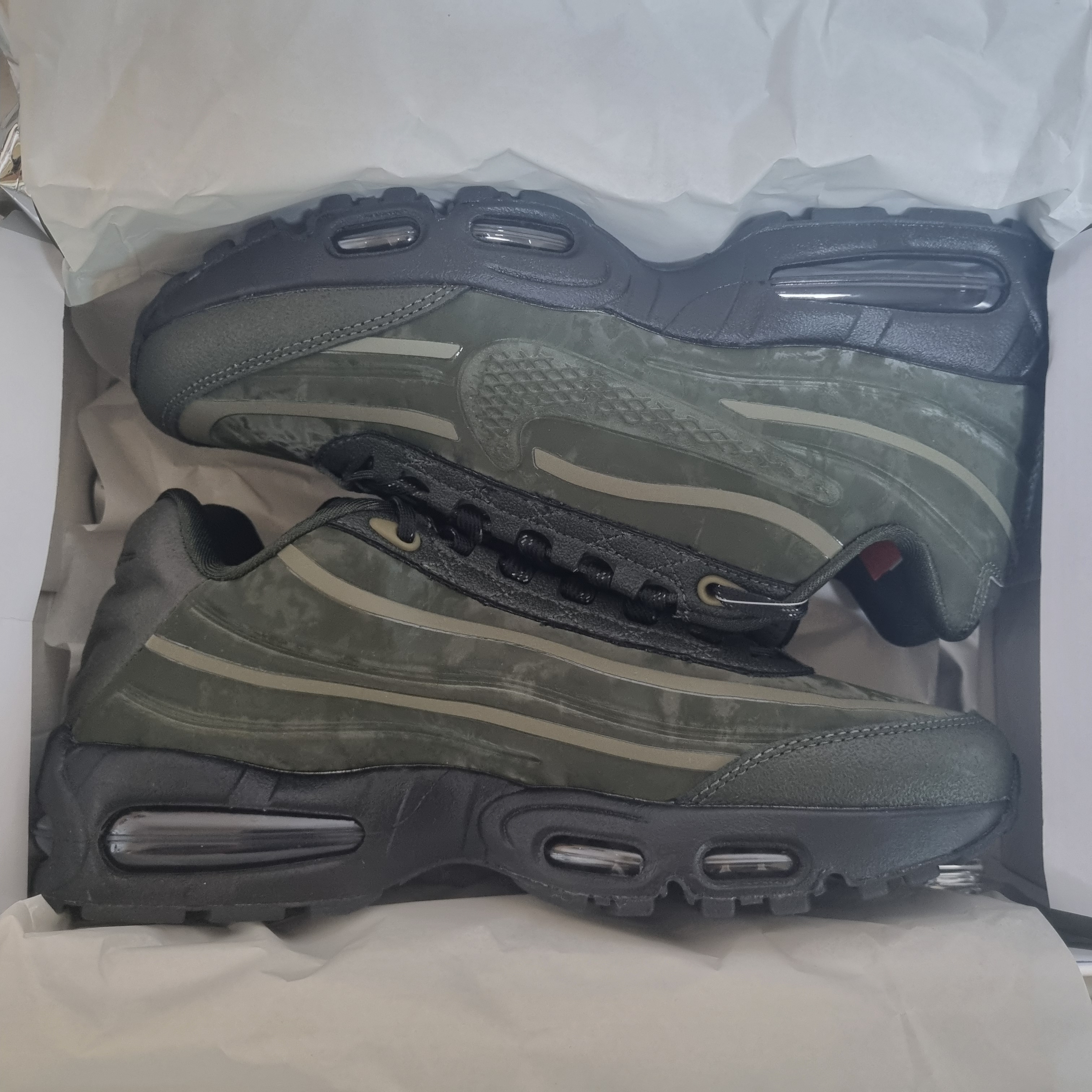 Nike x Worksout Air Max 95 Medium Olive and Sequoia 착용 스타일