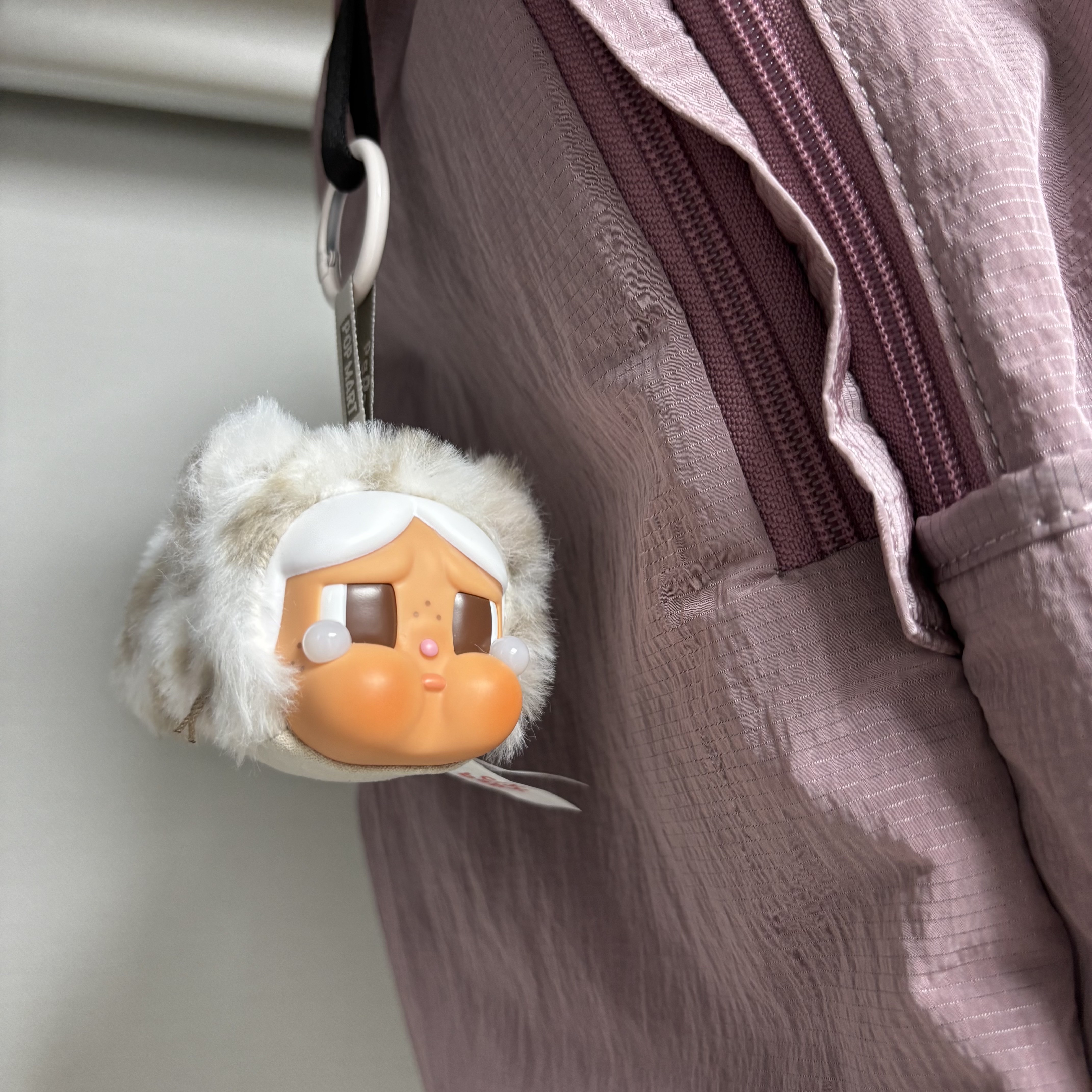 Pop Mart Crybaby Wild But Cutie Series Vinyl Plush Pendant Vanilla Cutie (Opened Case) 착용 스타일