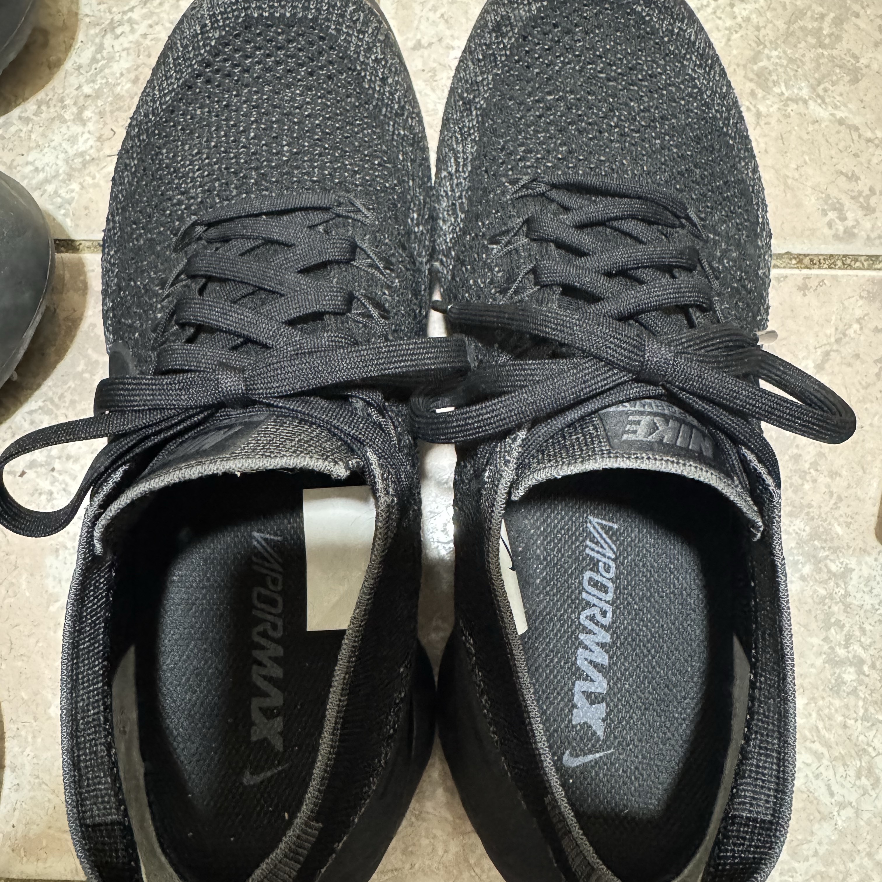 Nike Air Vapormax Flyknit Black Dark Grey 착용 스타일 - 2