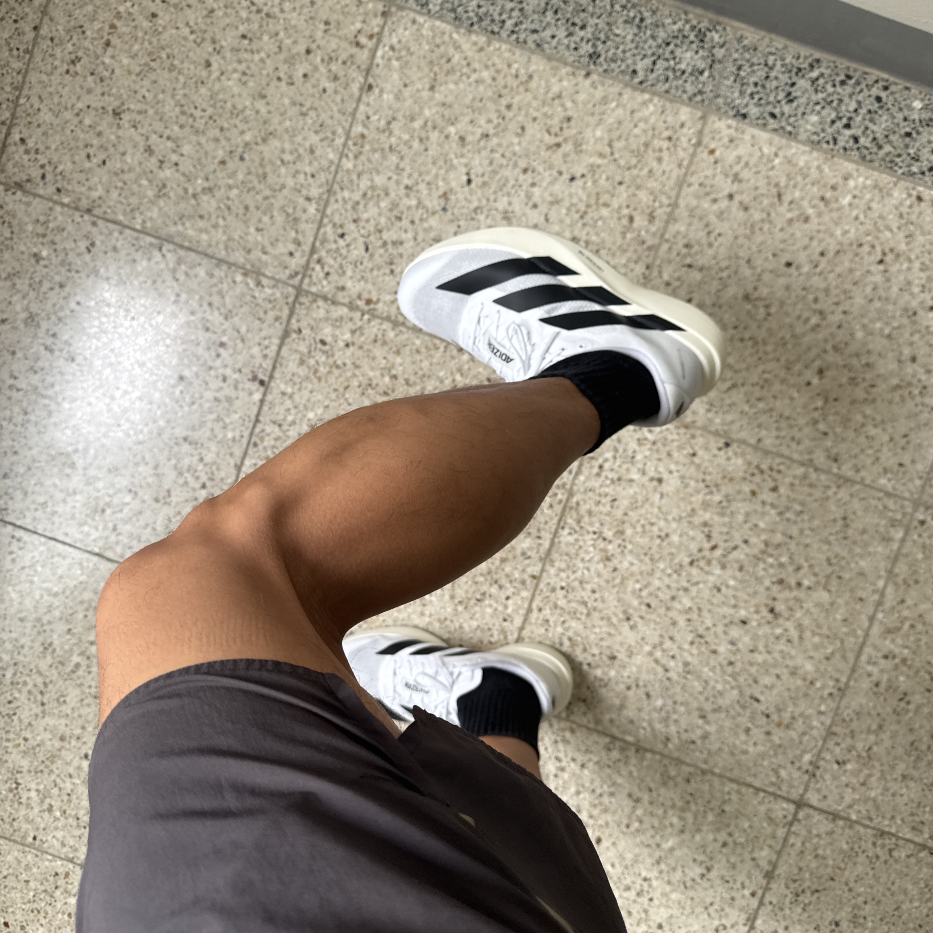 Adidas Adizero EVO SL Cloud White Core Black 착용 스타일