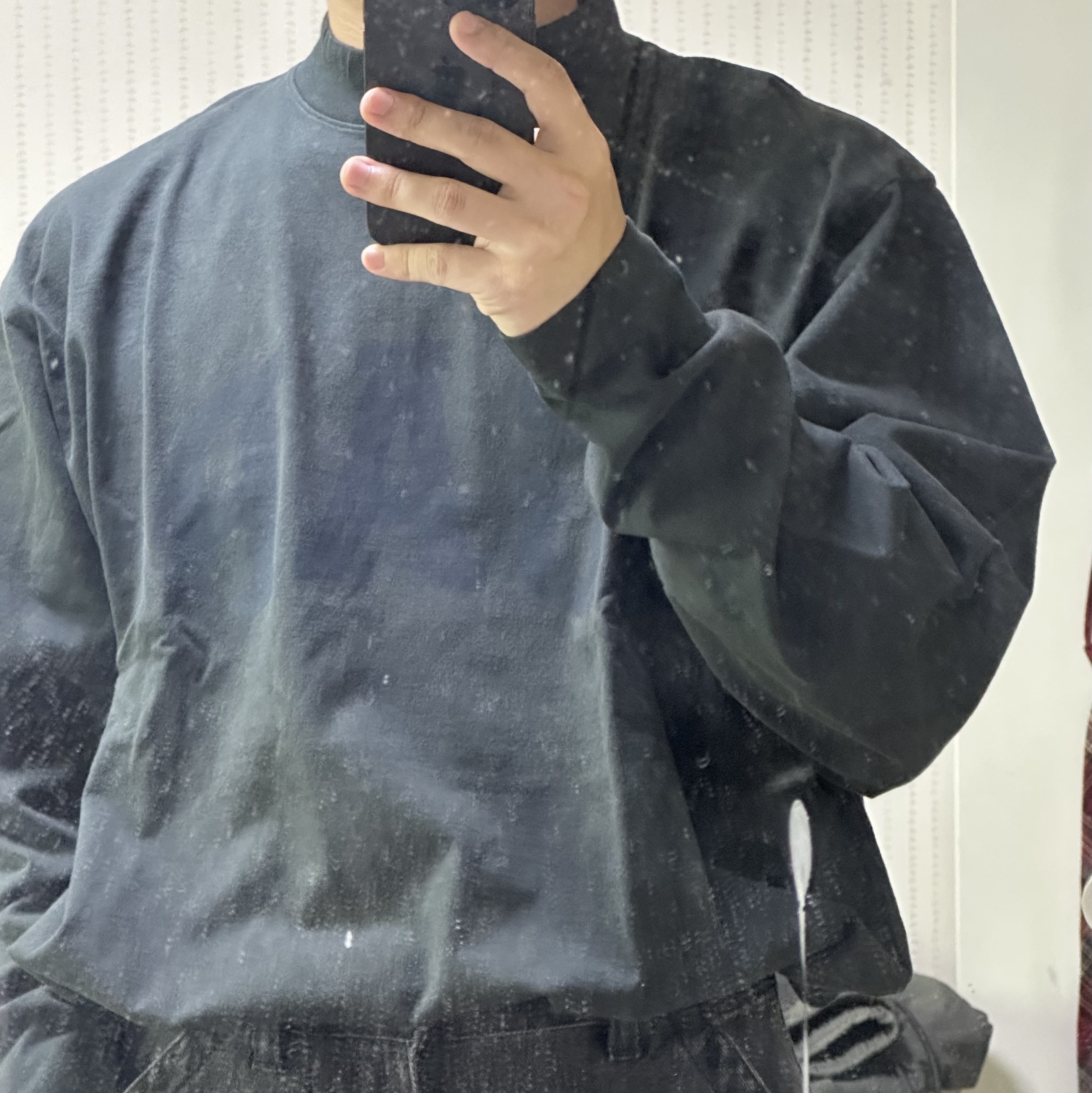 Yeezy Gap Engineered By Balenciaga Dove Long Sleeve T-Shirt Black 착용 스타일