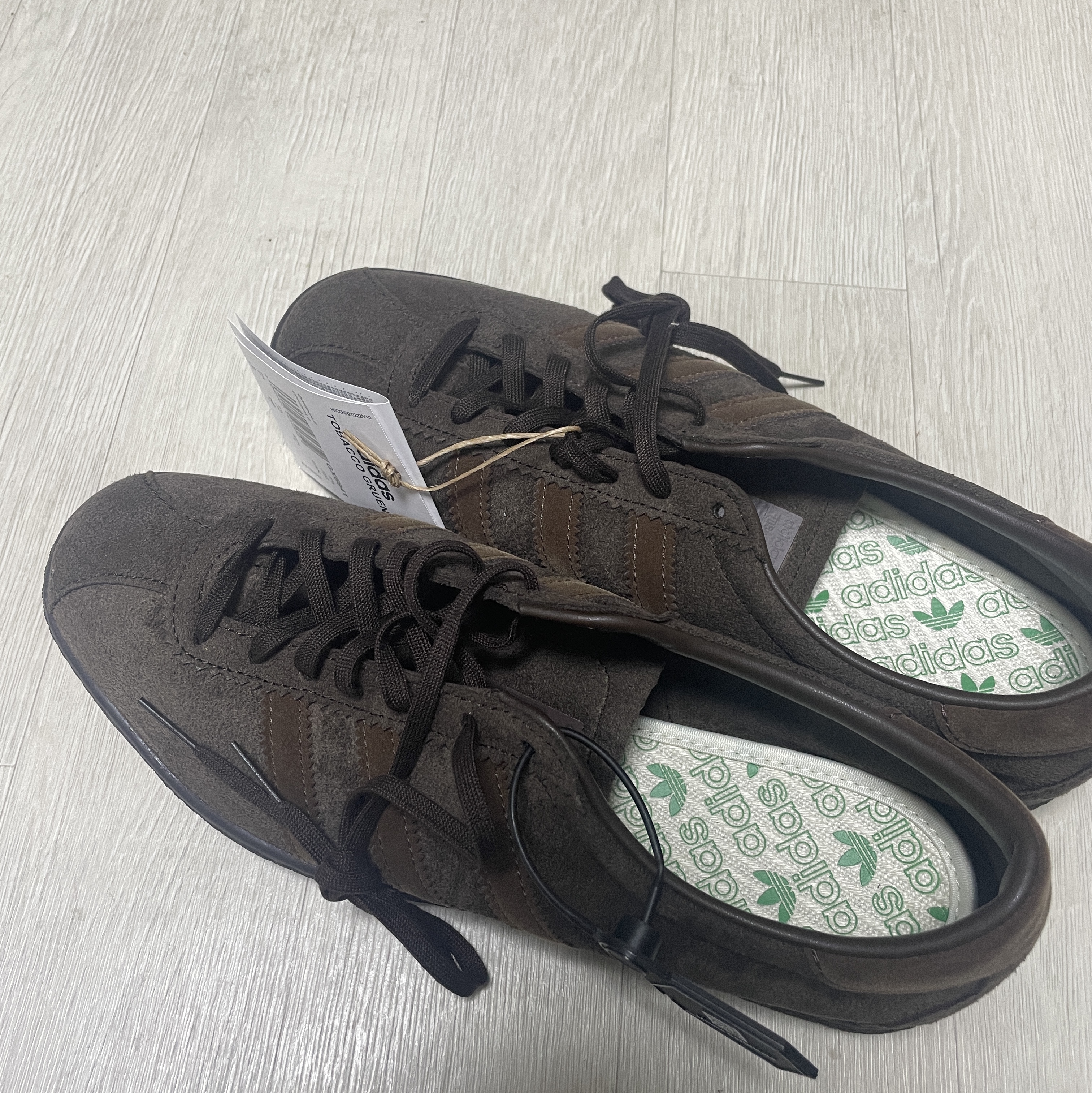 Adidas Tobacco Gruen Dark Brown 착용 스타일