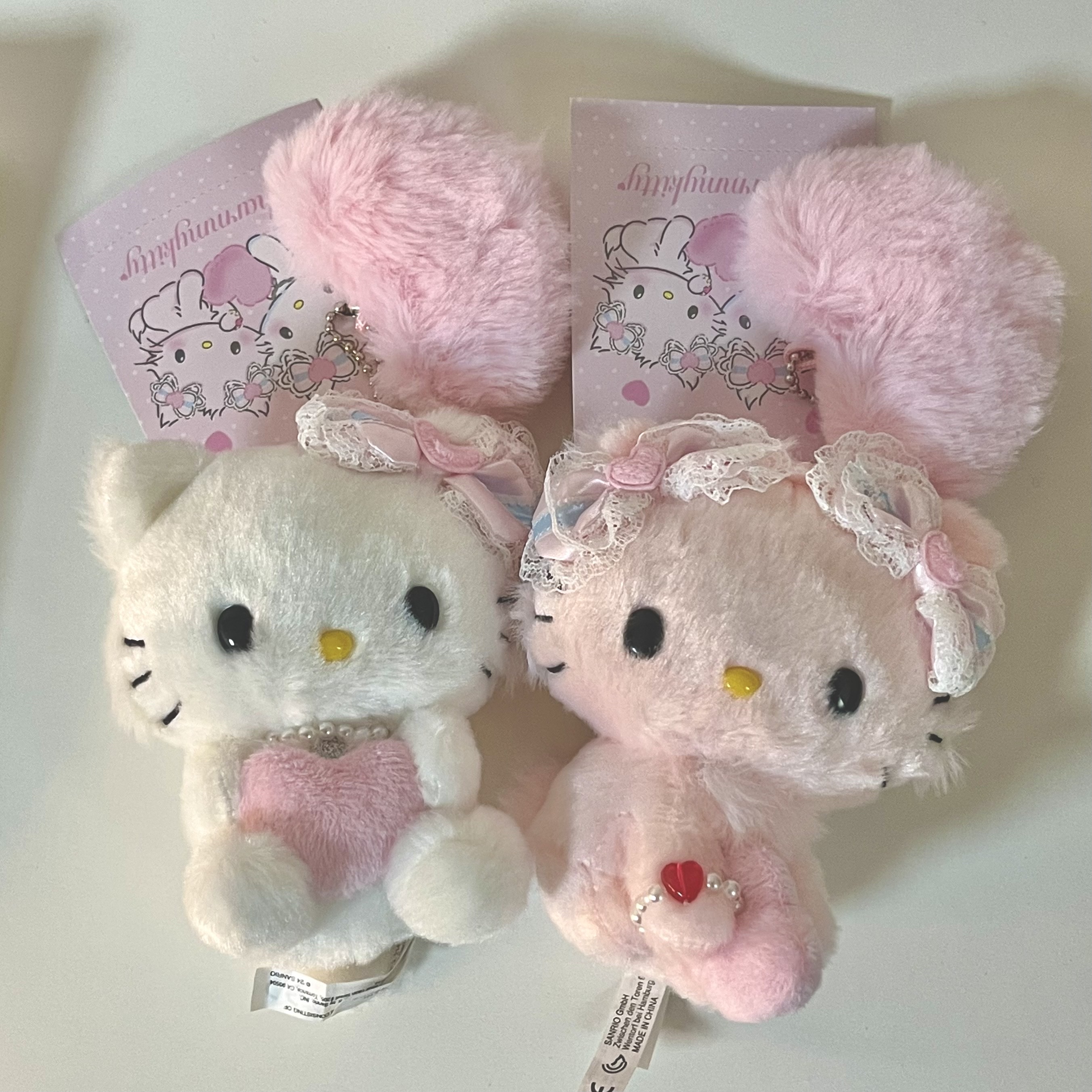 Sanrio Charmmy Kitty Heisei Fluffy Heart Mascot Holder 착용 스타일 - 2