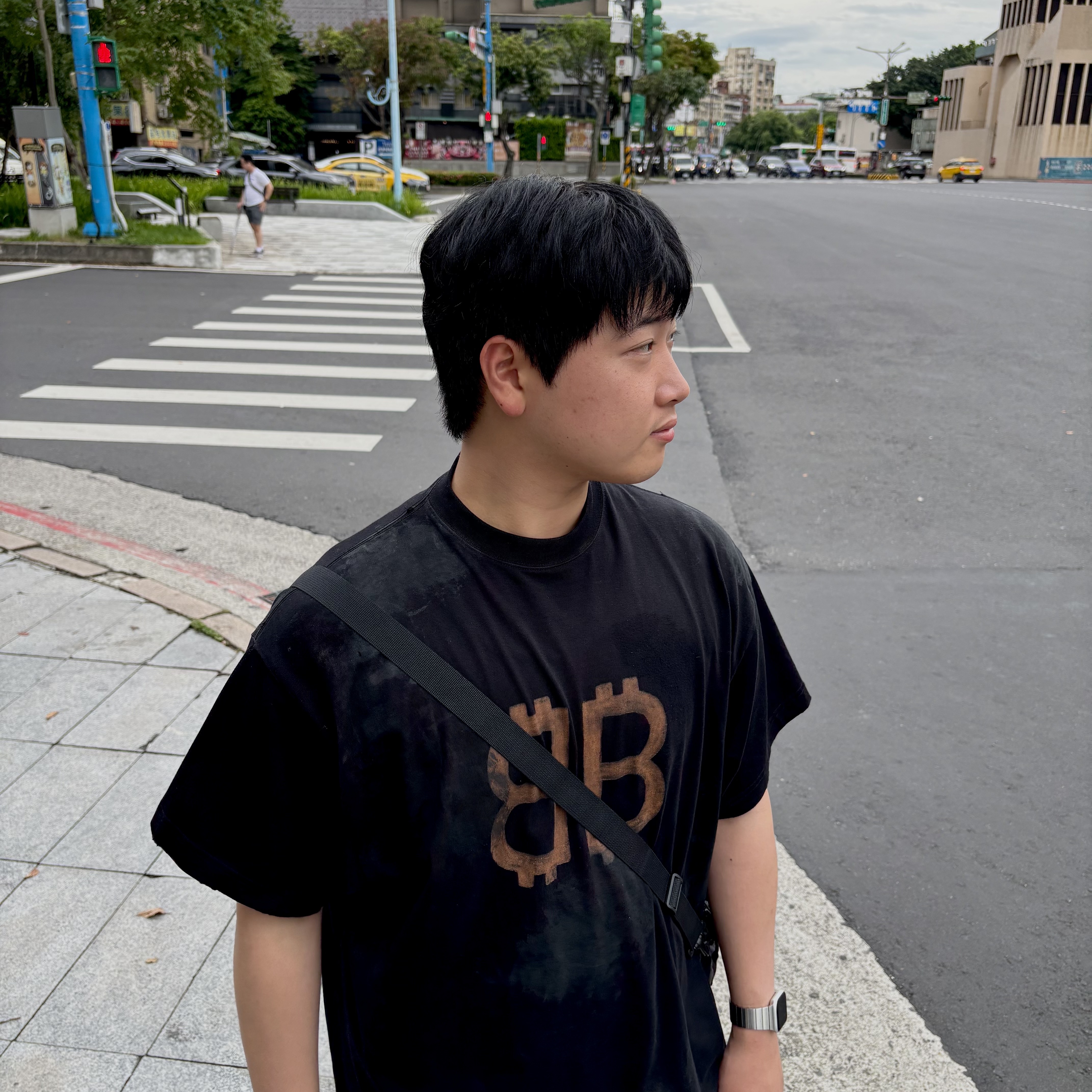 Balenciaga Oversized Crypto T-Shirt Faded Black 착용 스타일 - 1